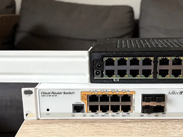Rackmount CRS318
