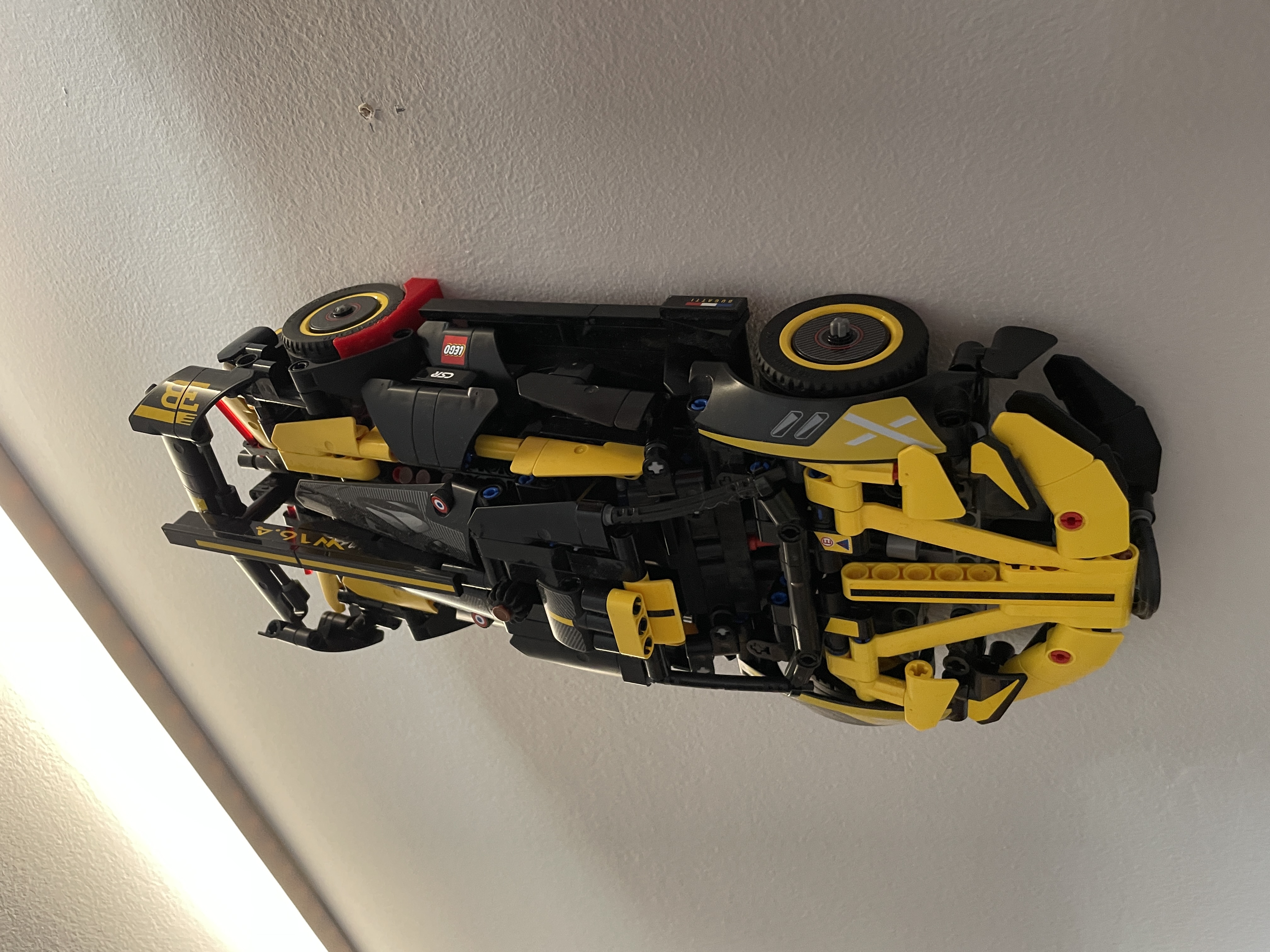 Wall mount for LEGO Bugatti Bolid 42151
