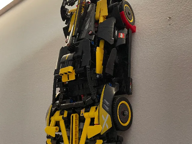 Wall mount for LEGO Bugatti Bolid 42151