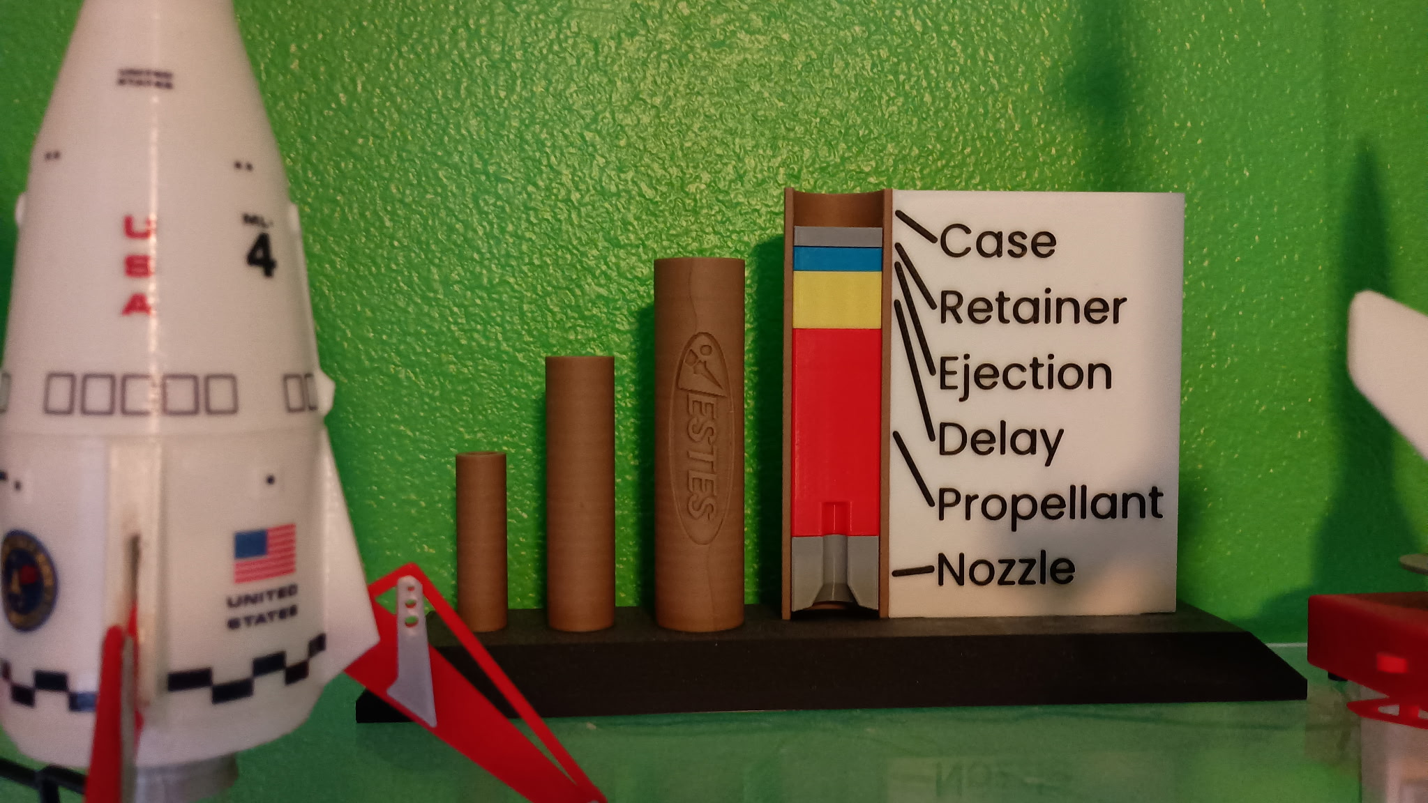 Estes engine display — thumbnail 2