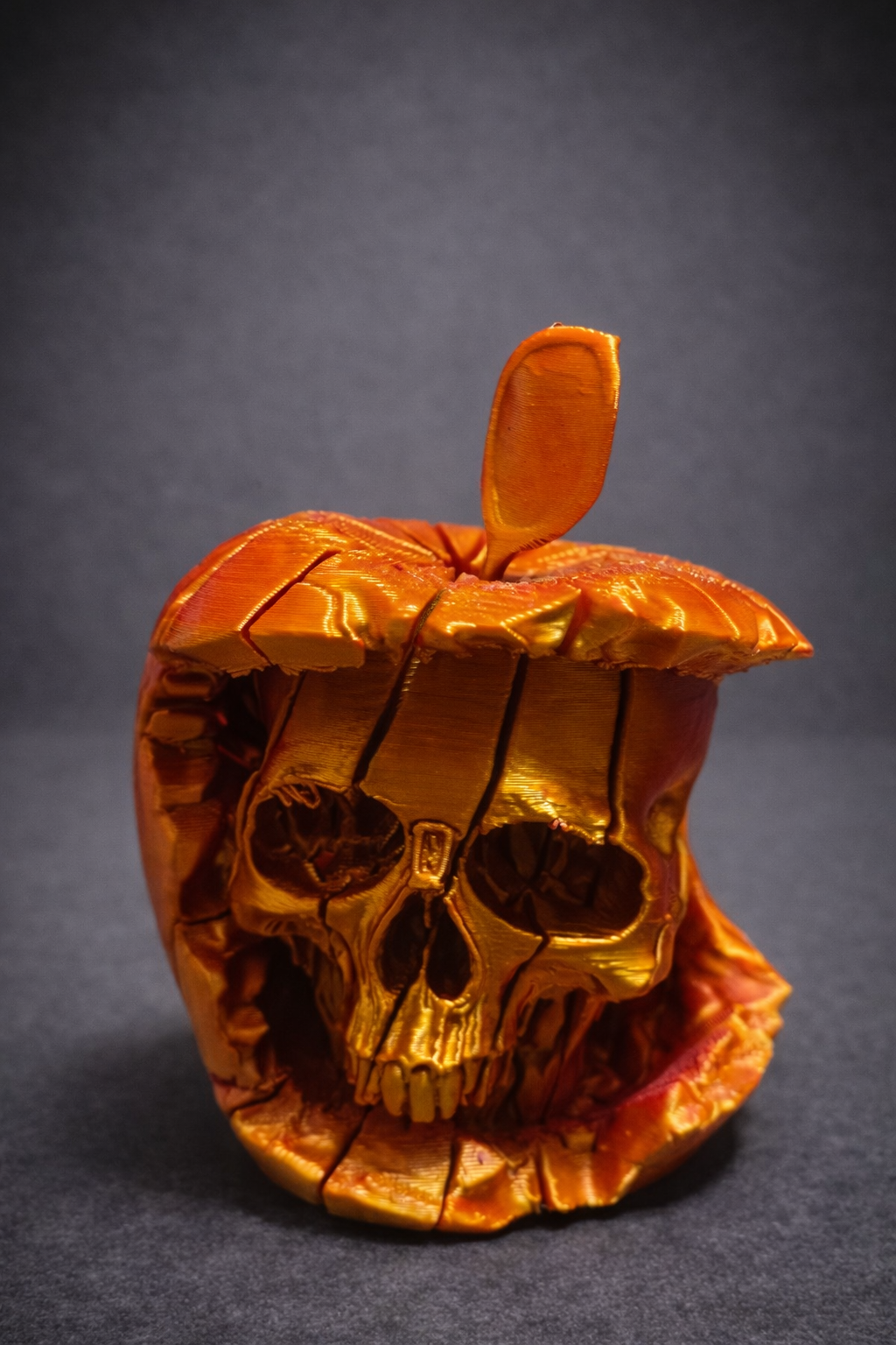 Creepy Skull Apple Expanding Fidget Toy