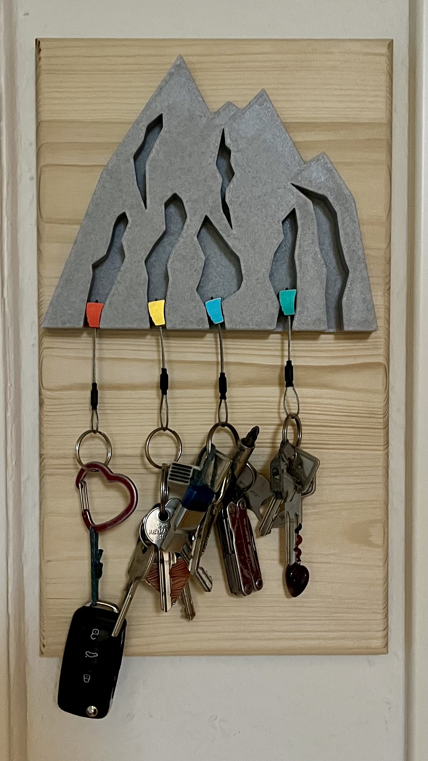 Mountain style key holder for YYVertical keyring stoppers