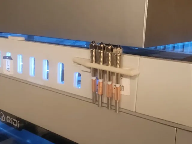 Qidi Q2 riser nozzle holder