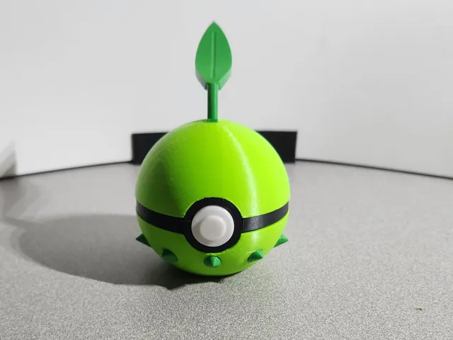 Pokemon pokeball 0152 Chikorita