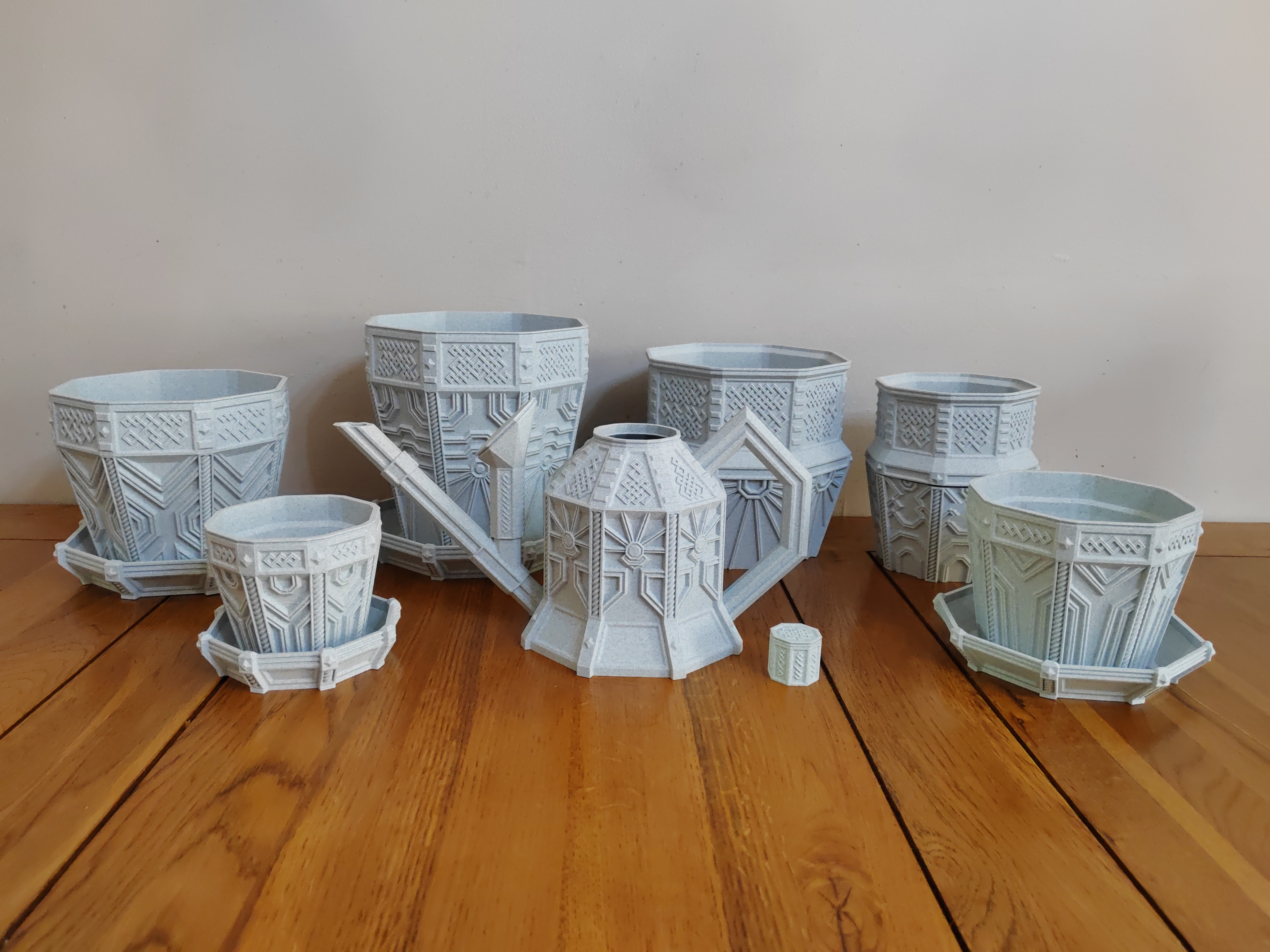 Dwarven plant pots + watering can