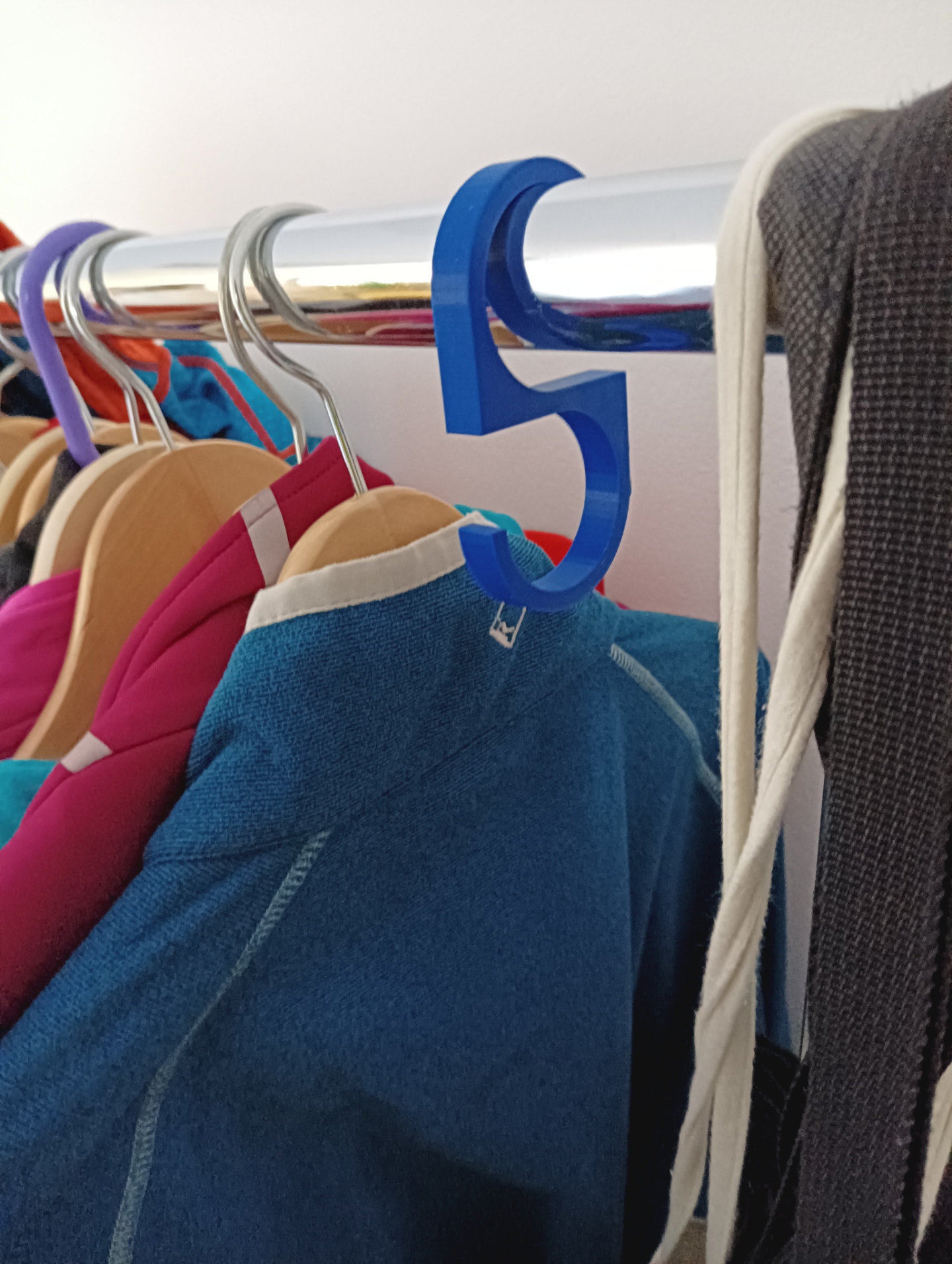 Wardrobe S-hook hanger