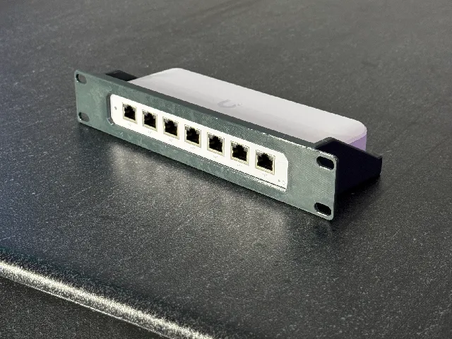 Ubiquiti USW-Ultra 10-inch Rack Mount