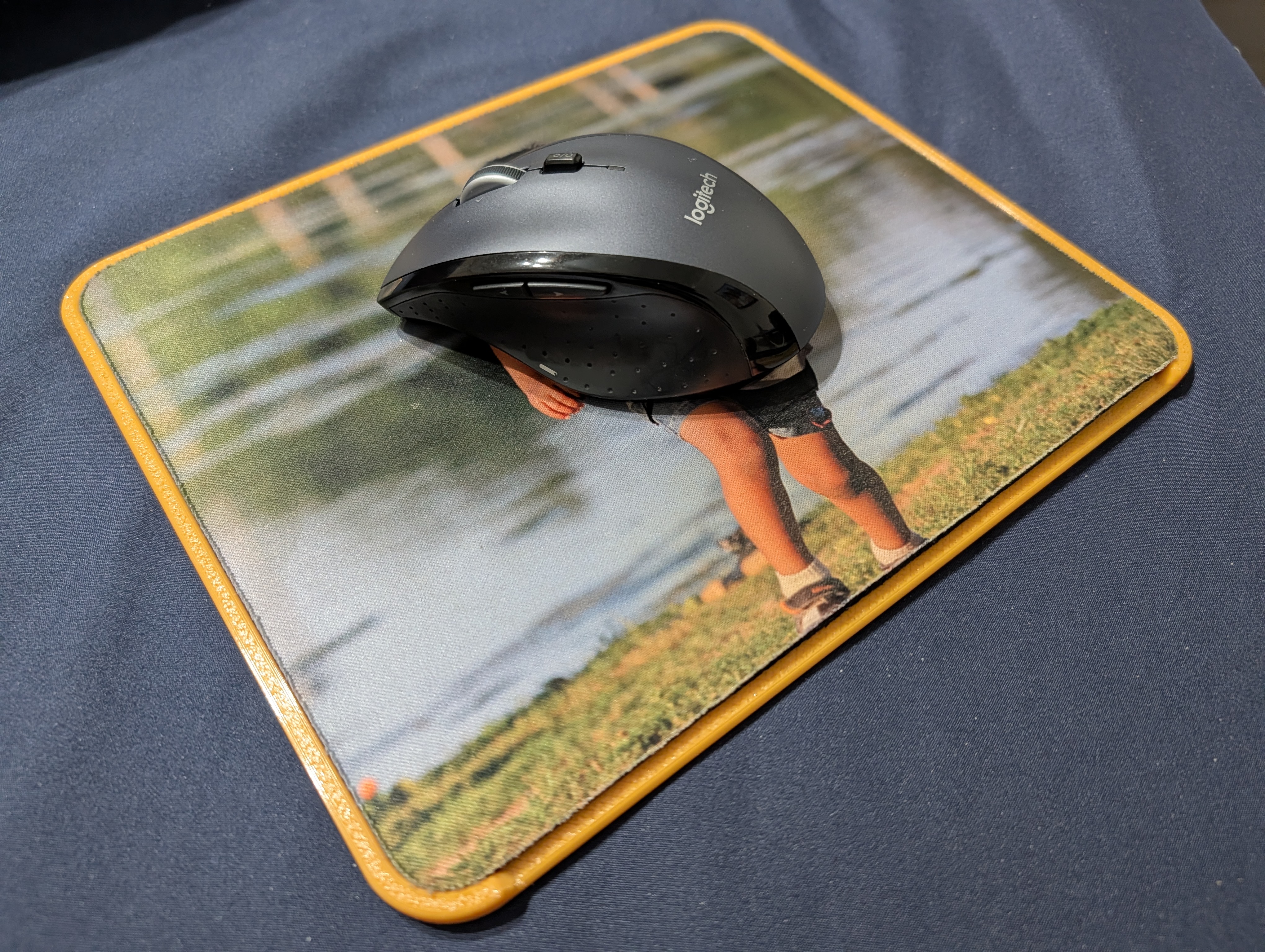 Rigid Mouse Pad Support for Soft Surfaces / Bed