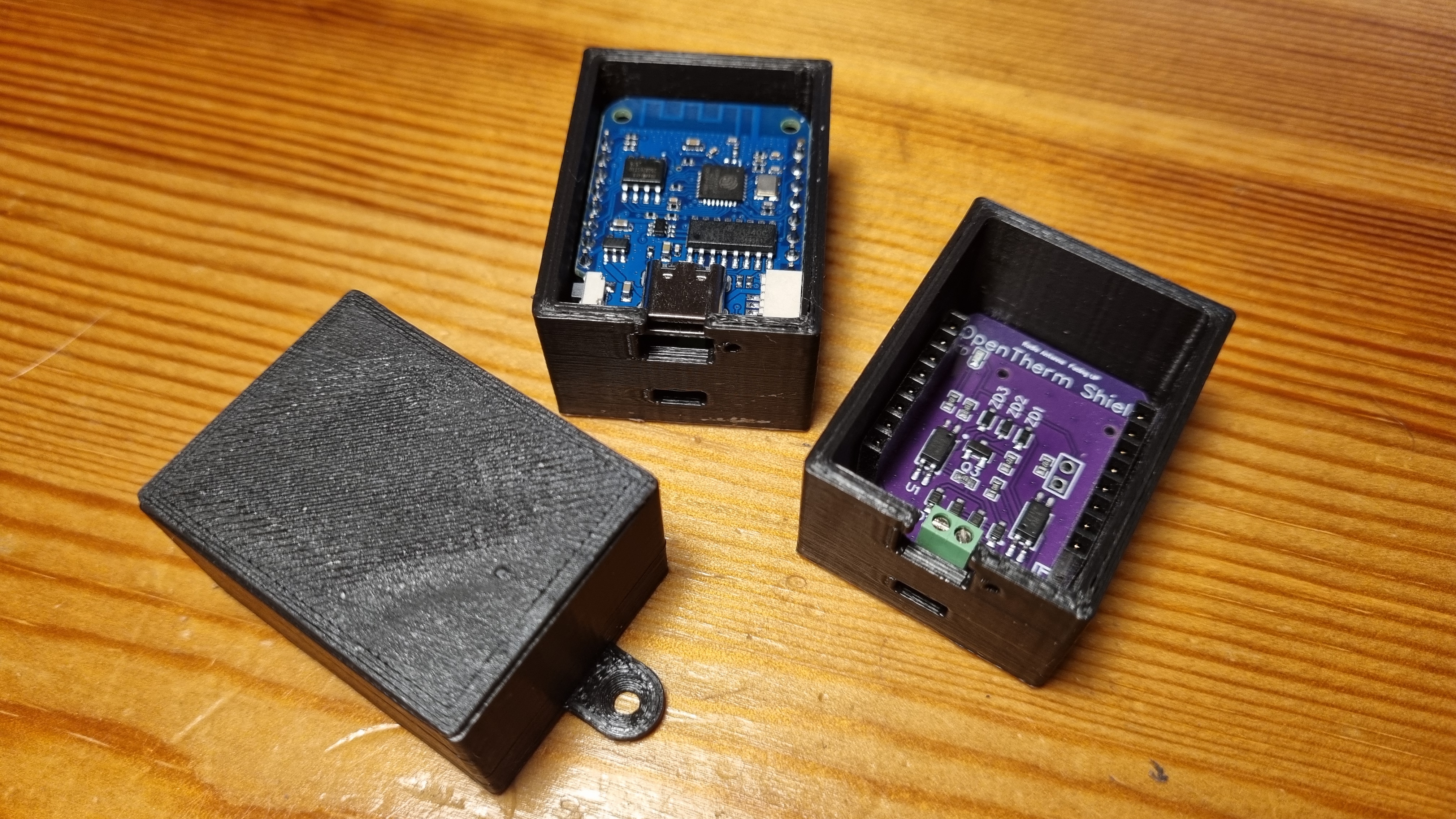 ESP8266 Wemos D1 mini v4 with flat shield case