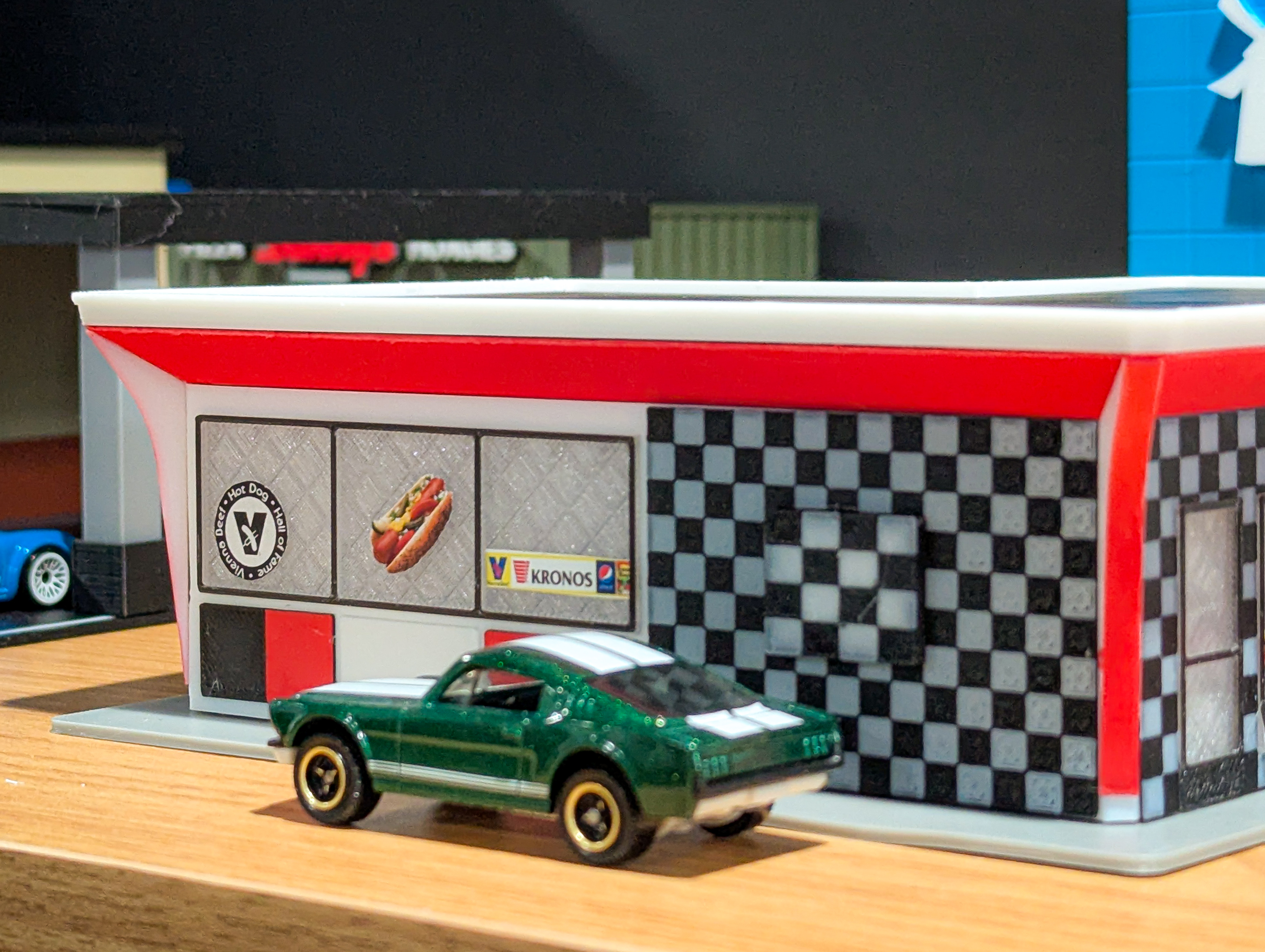 Scooby's Hot Dogs Model Set - 1:64 Scale Diorama — thumbnail 11