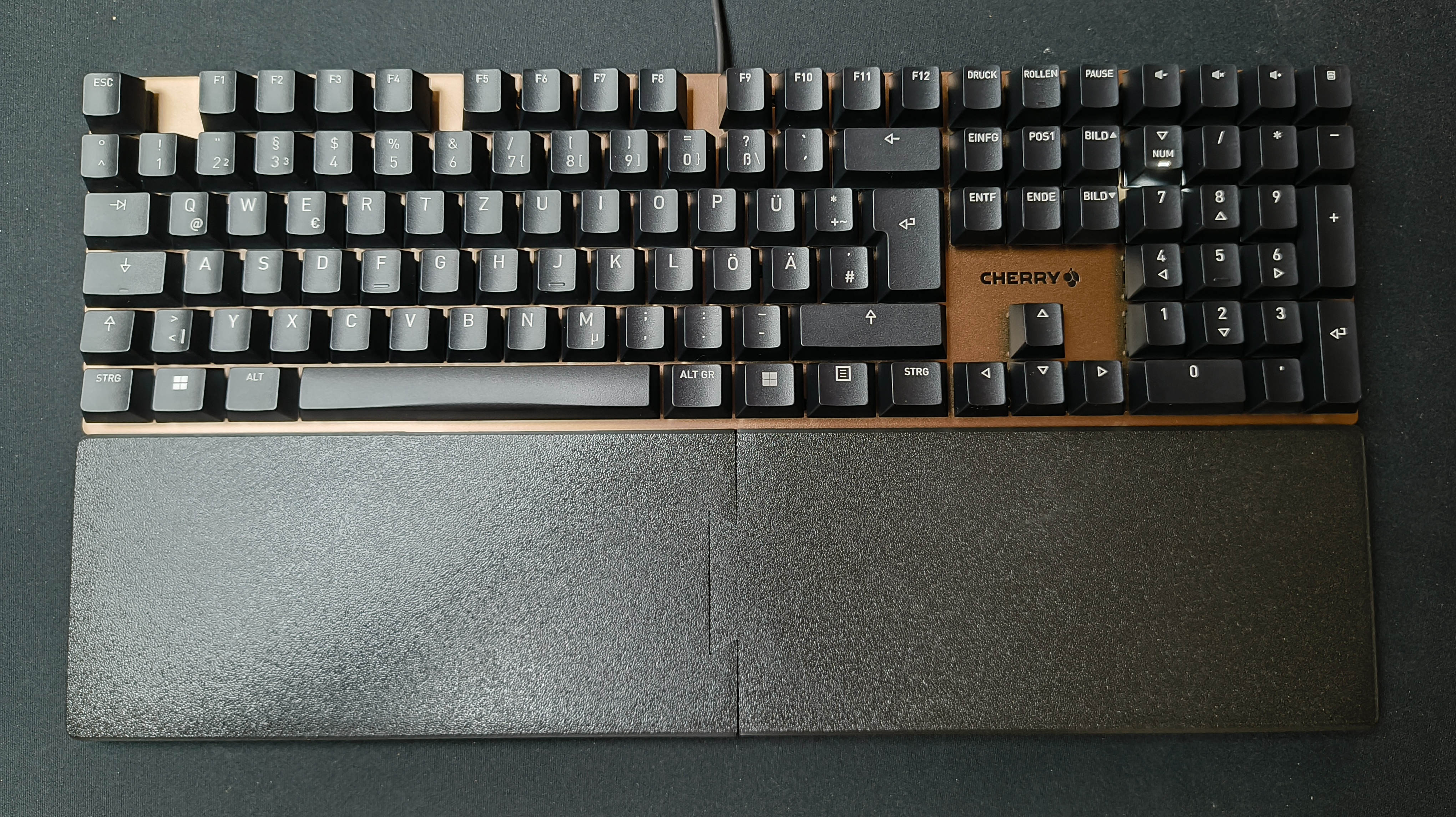 nice and comfortable wrist rest for keyboards