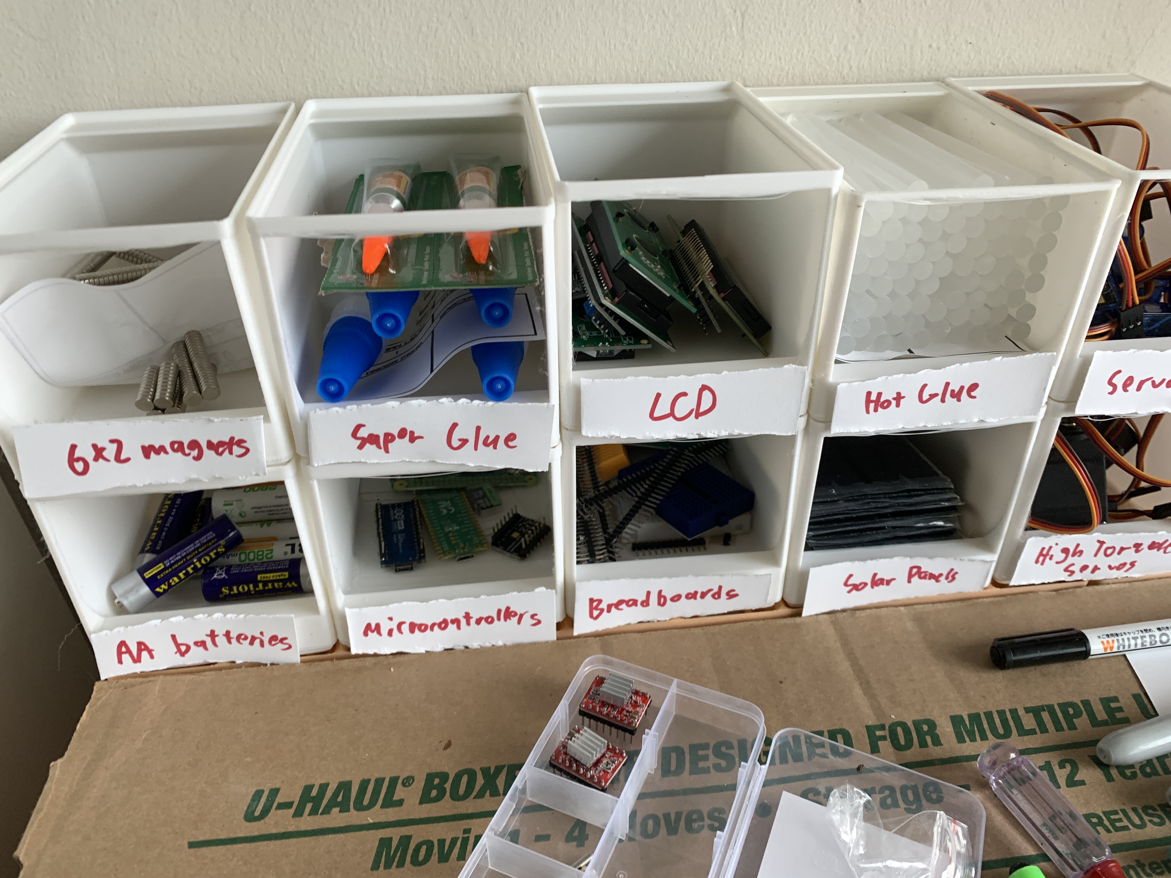 Gridfinity storage bins with front hole