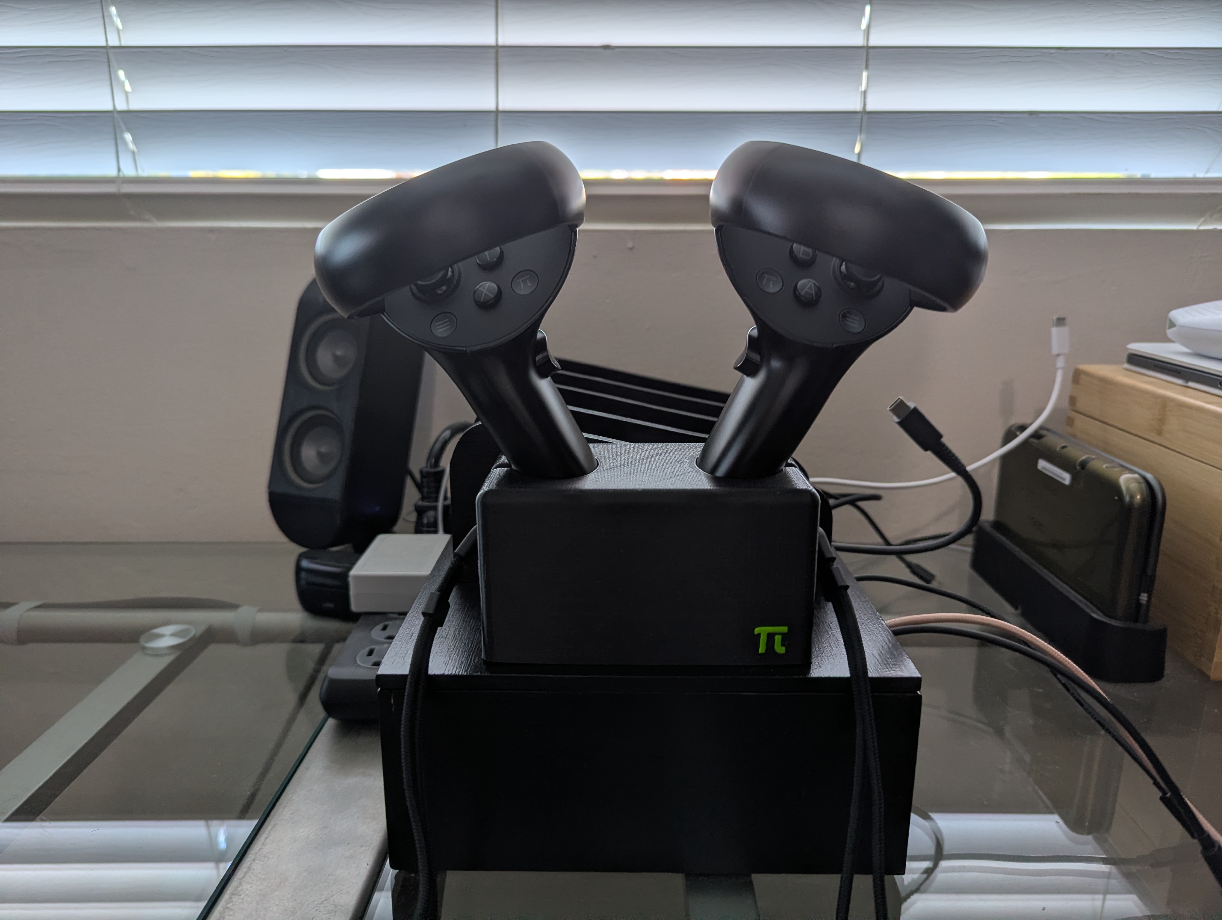 Pimax Crystal Controller Magnetic Charging Stand