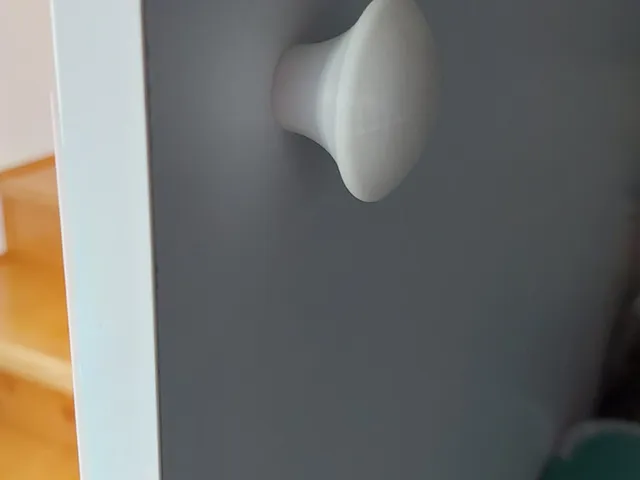 Sliding door handle with M5 nut insert