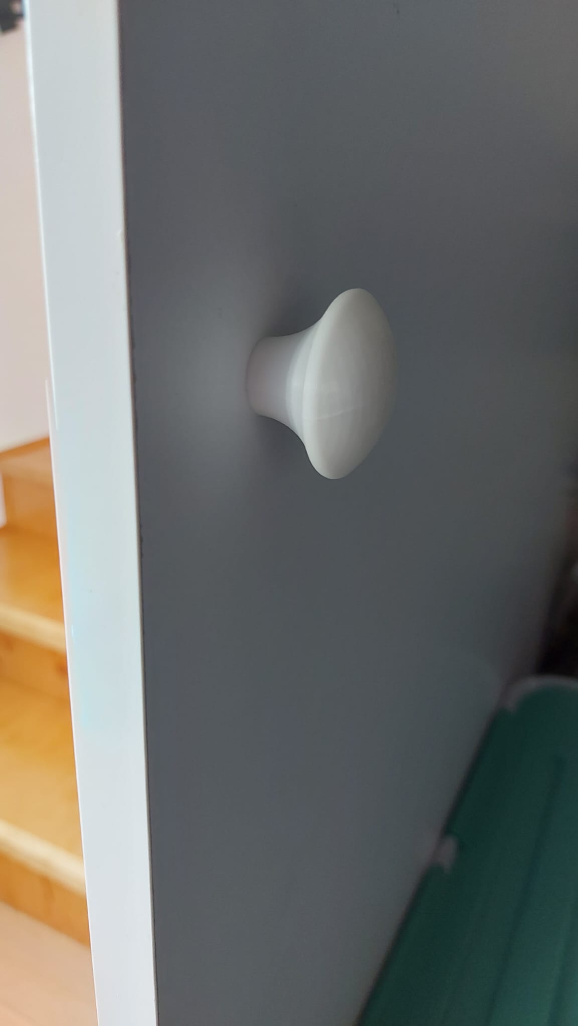 Sliding door handle with M5 nut insert