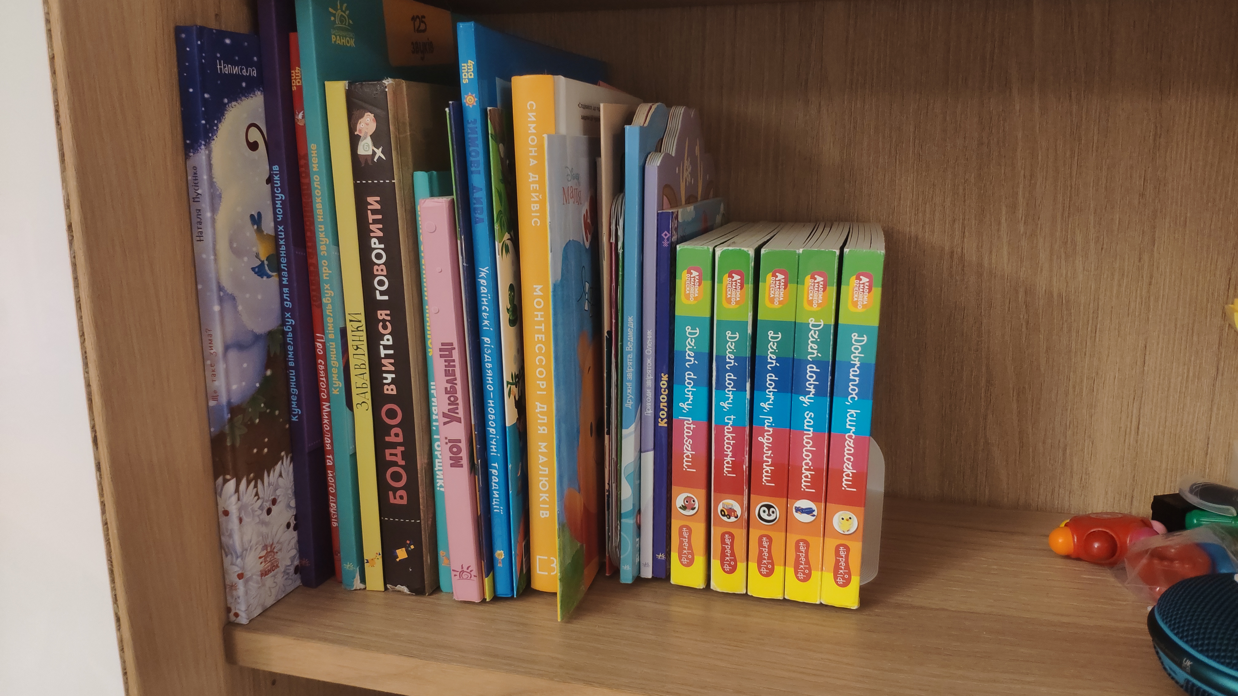 Miniatura 3 do modelo 3D Simple shelf book holder