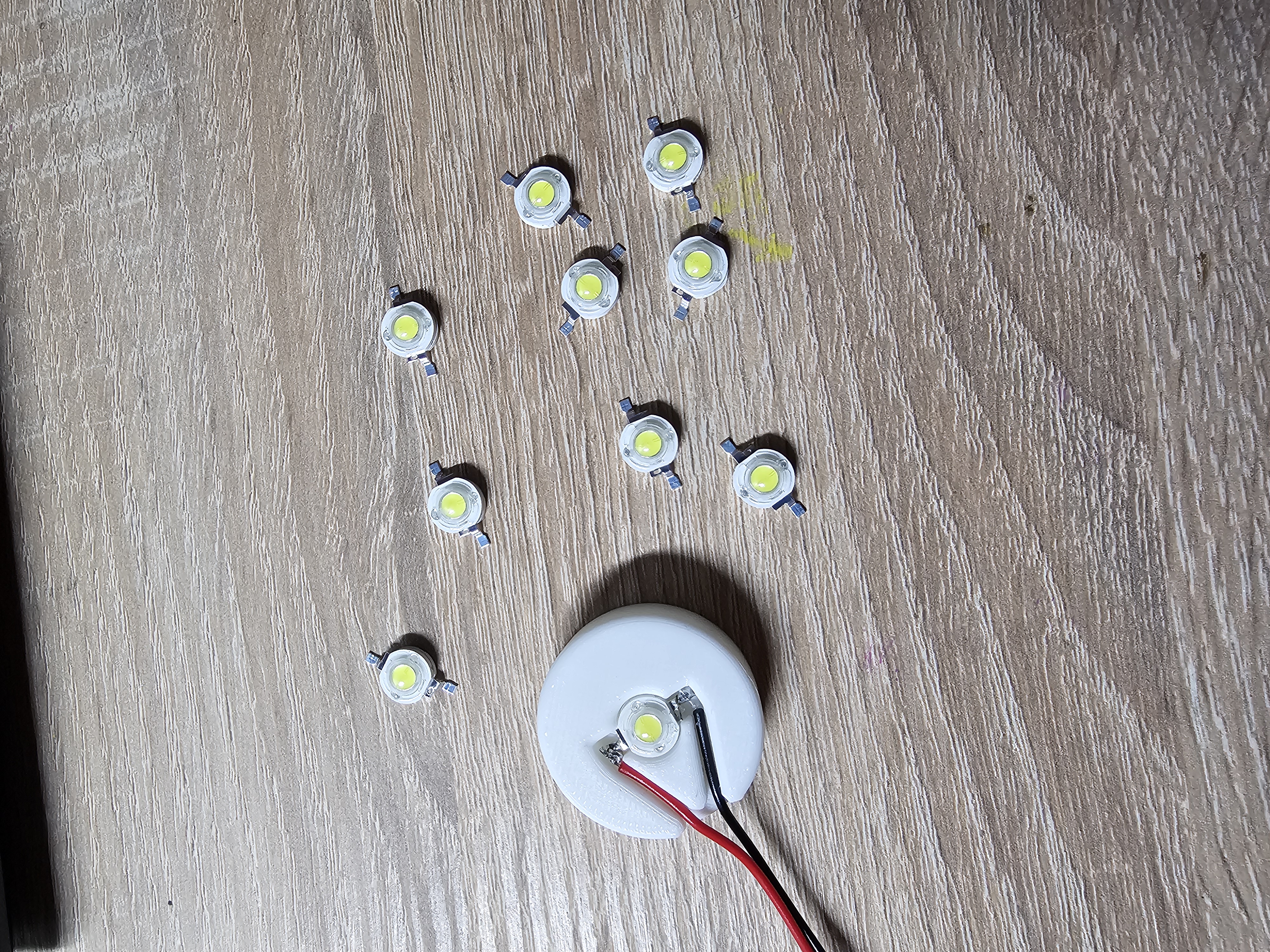Drzak led zarovicek z Temu  //  LED bulb holder from Temu