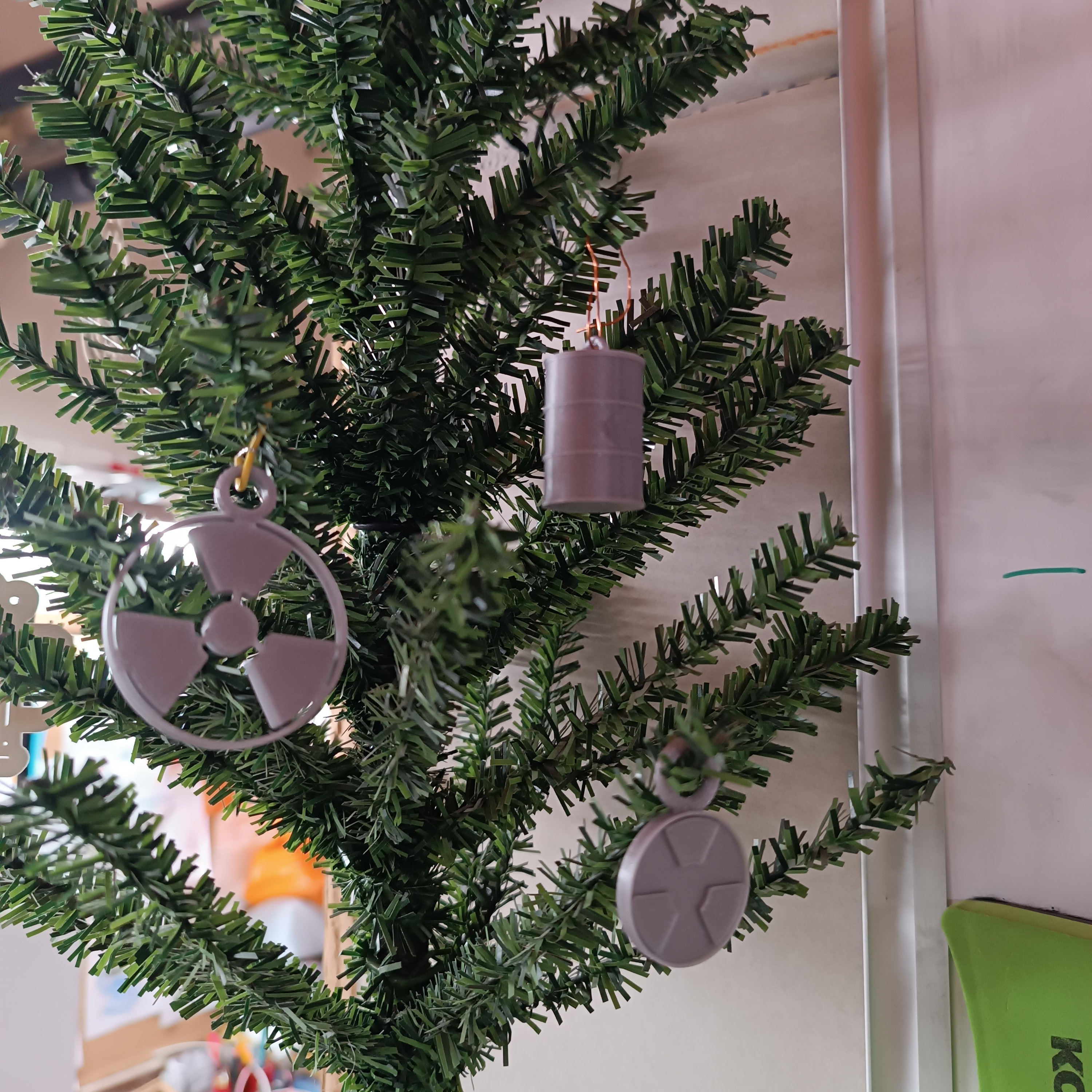 Nuclear ornament — miniatura 2