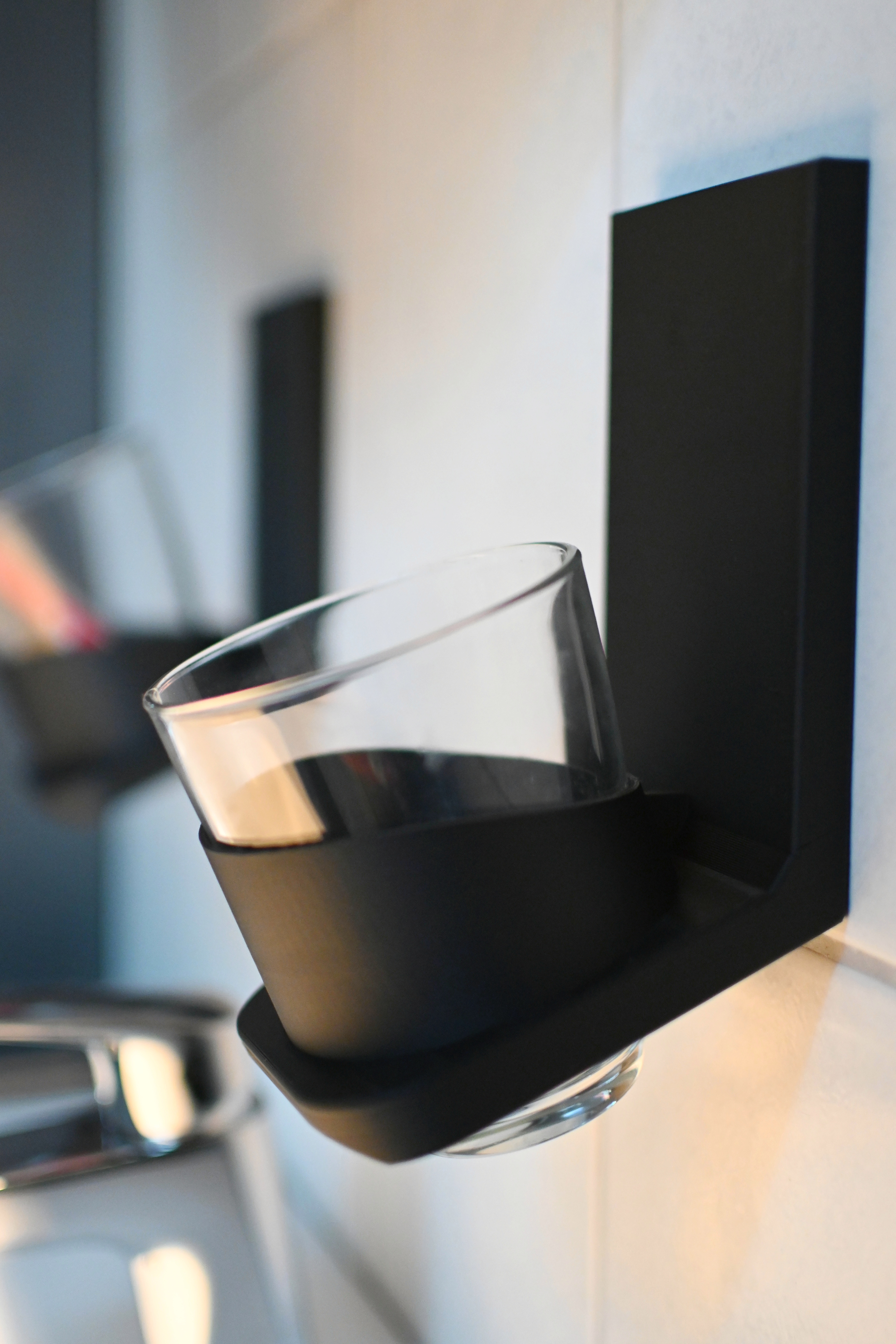 Wandhalterung für Gläser – Zahnputzbecherhalter / Wall Mount for Drinking Glasses – Toothbrush Cup Holder