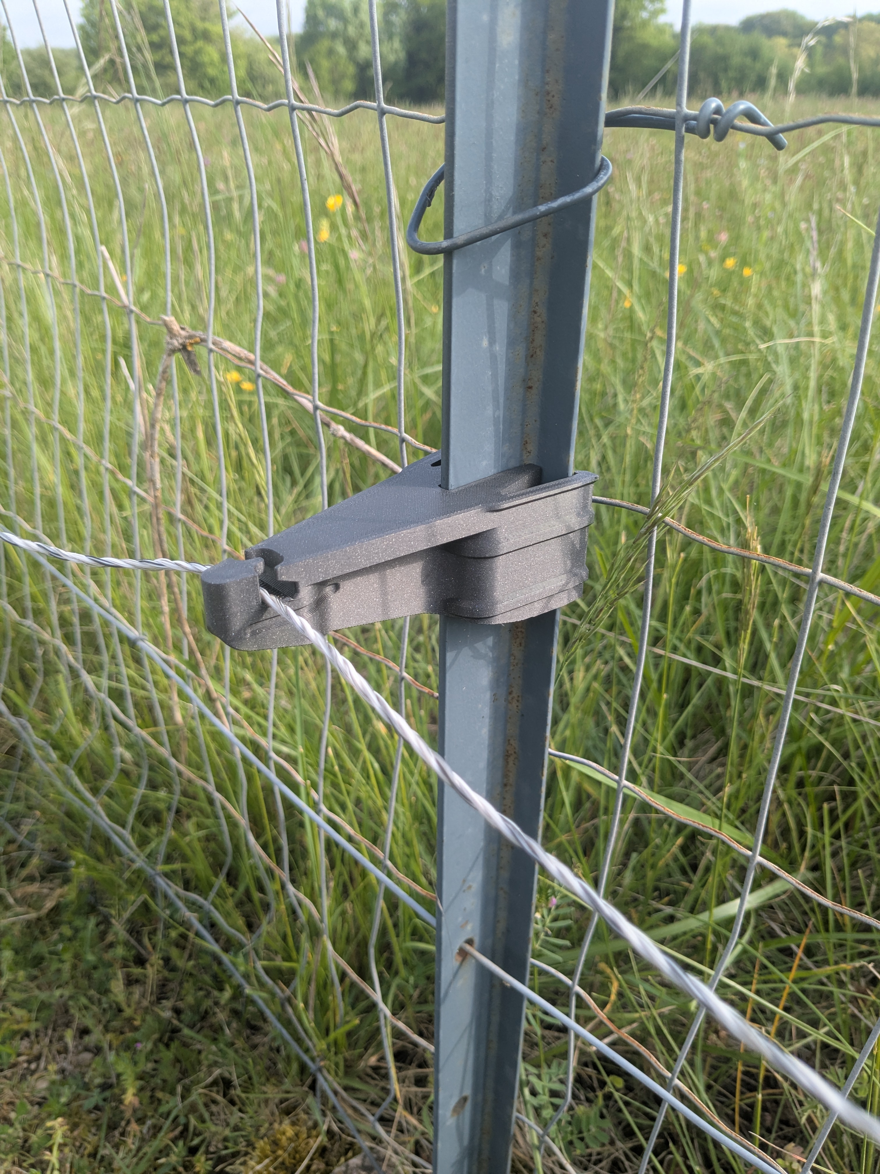 Electric fence mount on T35 post
