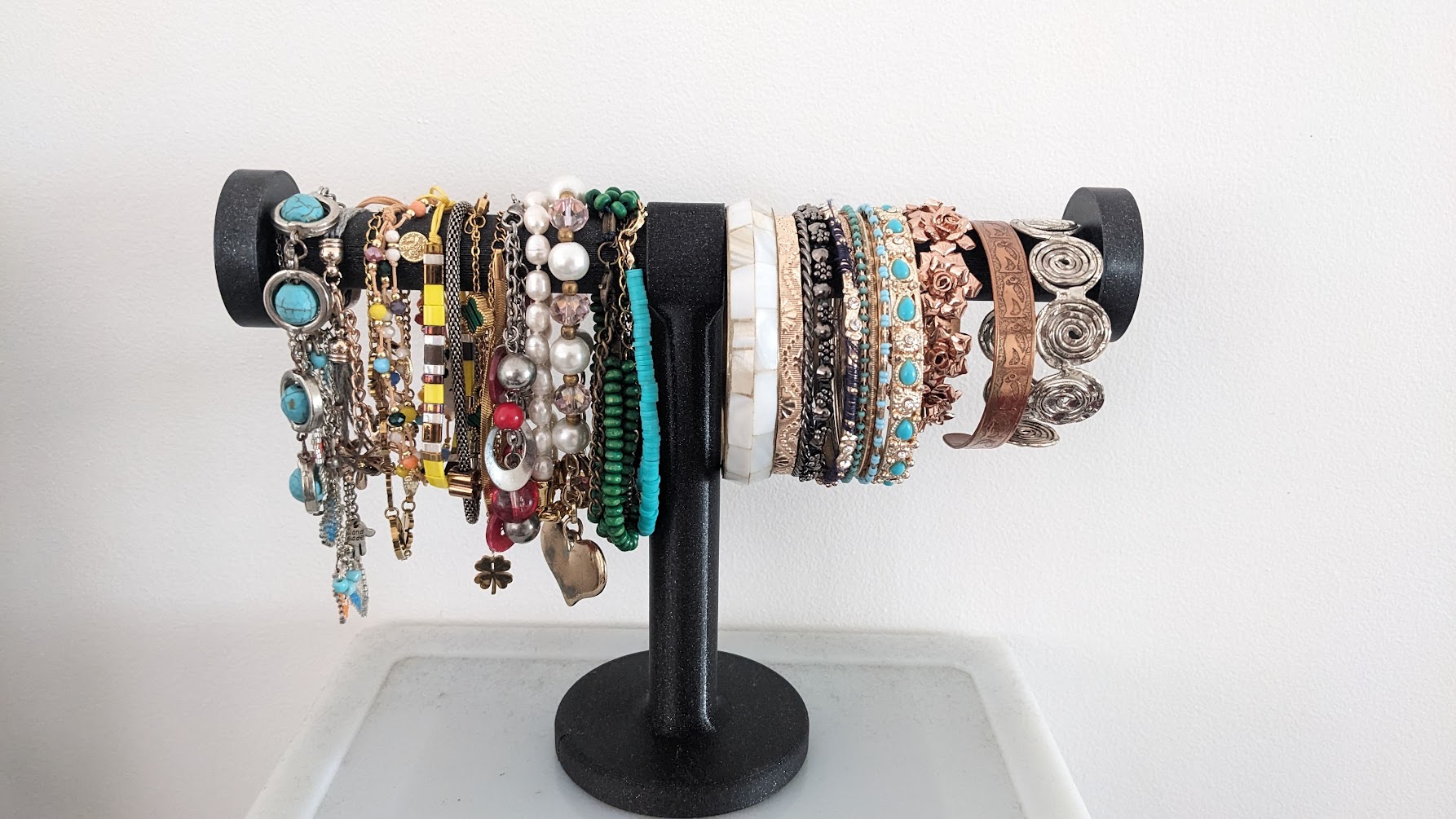 Miniatura 2 do modelo 3D Bracelet holder (small printer friendly)