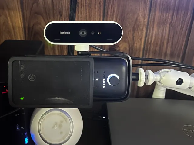 Logitech BRIO 4K Mount for Elgato Wave 3