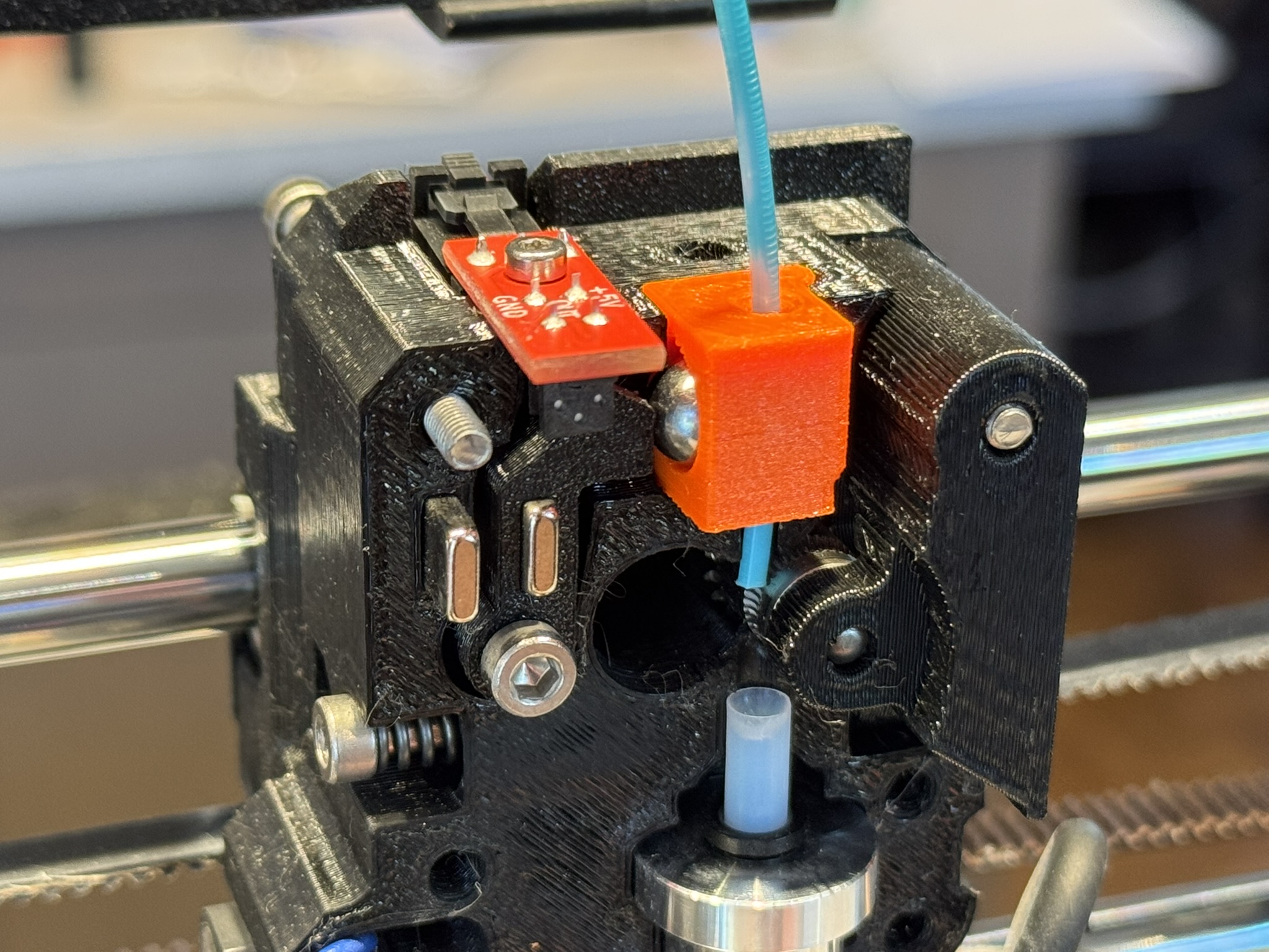 Modified adapter-printer to fix filament detection problem in MK3S+