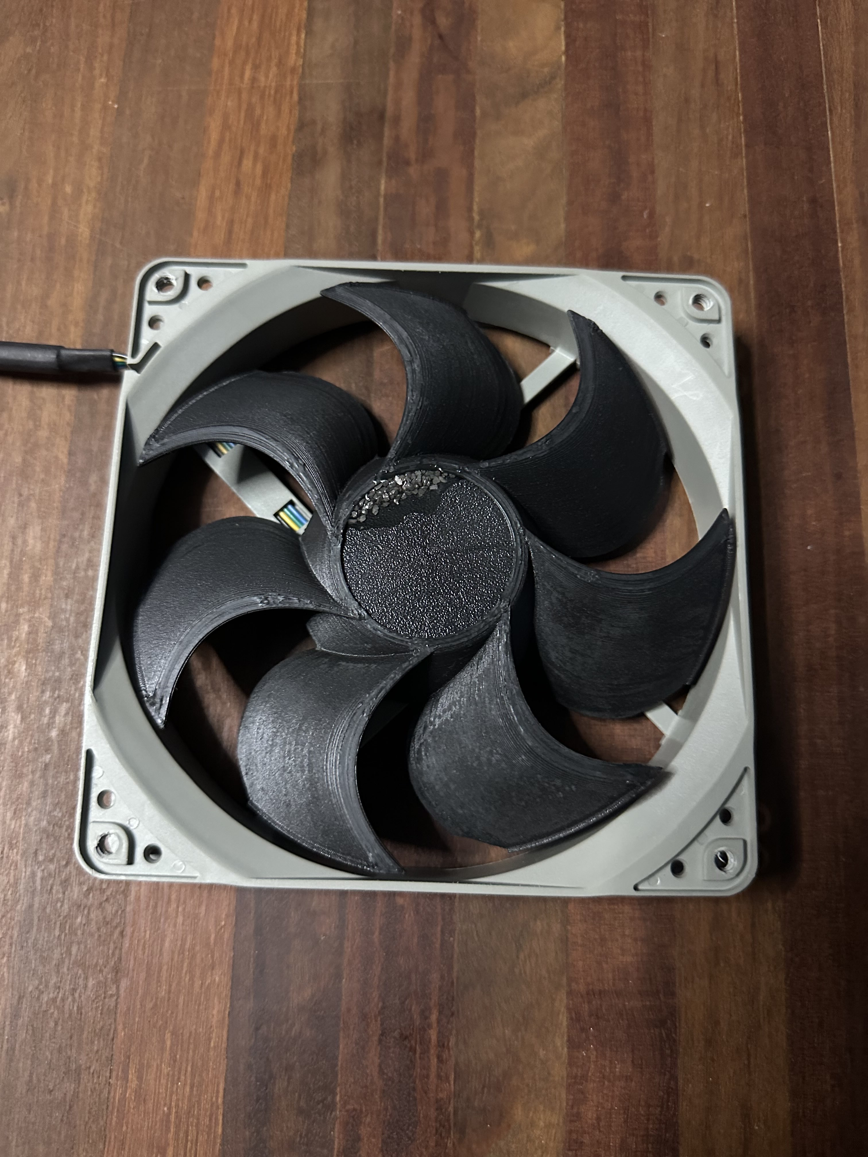 140 mm NP-P14s redux fan and hub mod