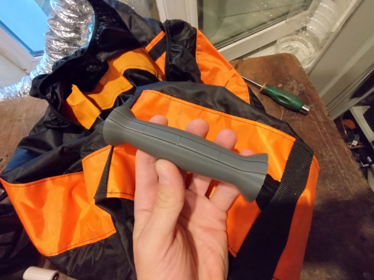 Handle for bags and heavy loads