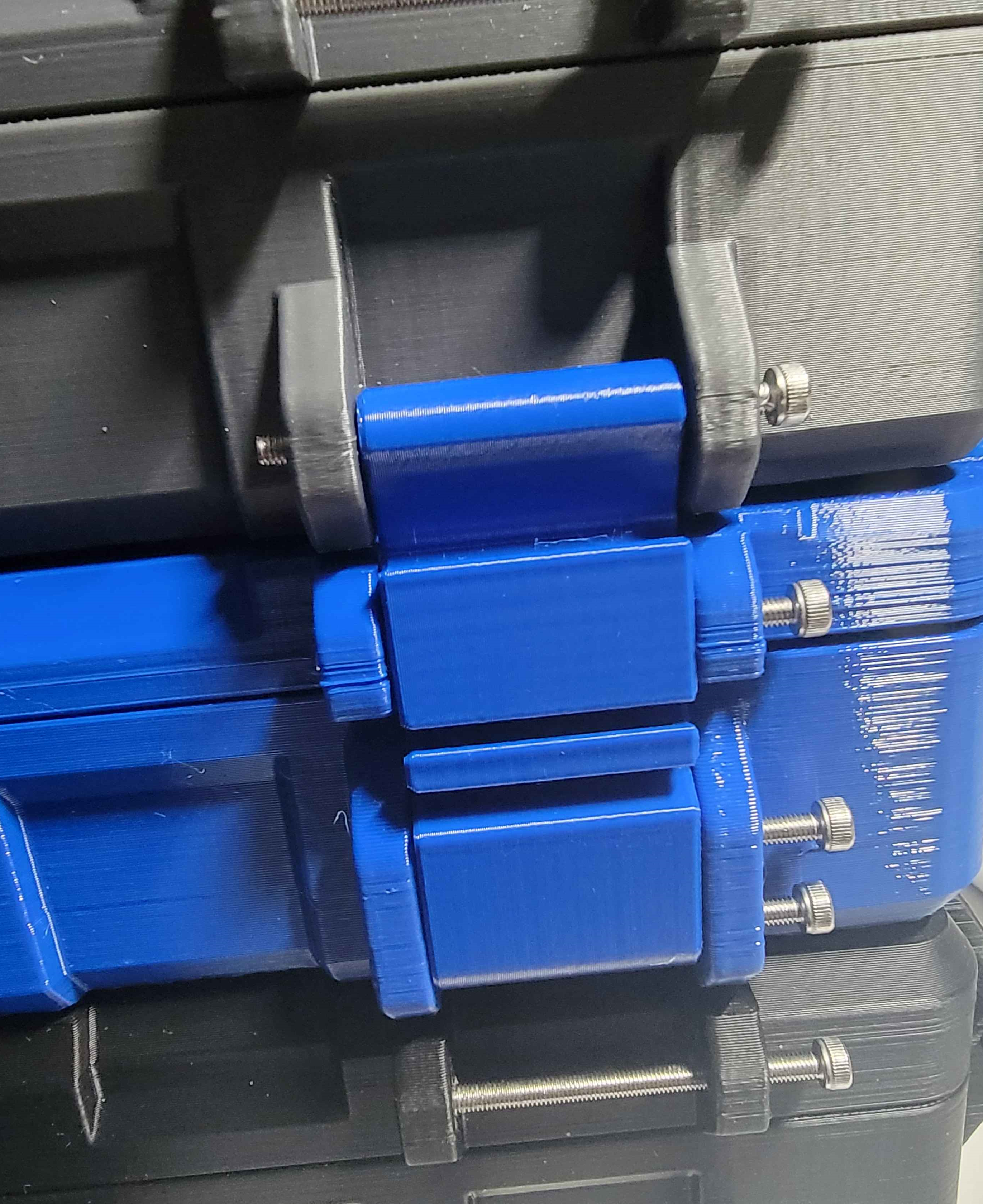 5x5x6U (5+1) Gridfinity Rugged Storage Box with stowing stacking latches
