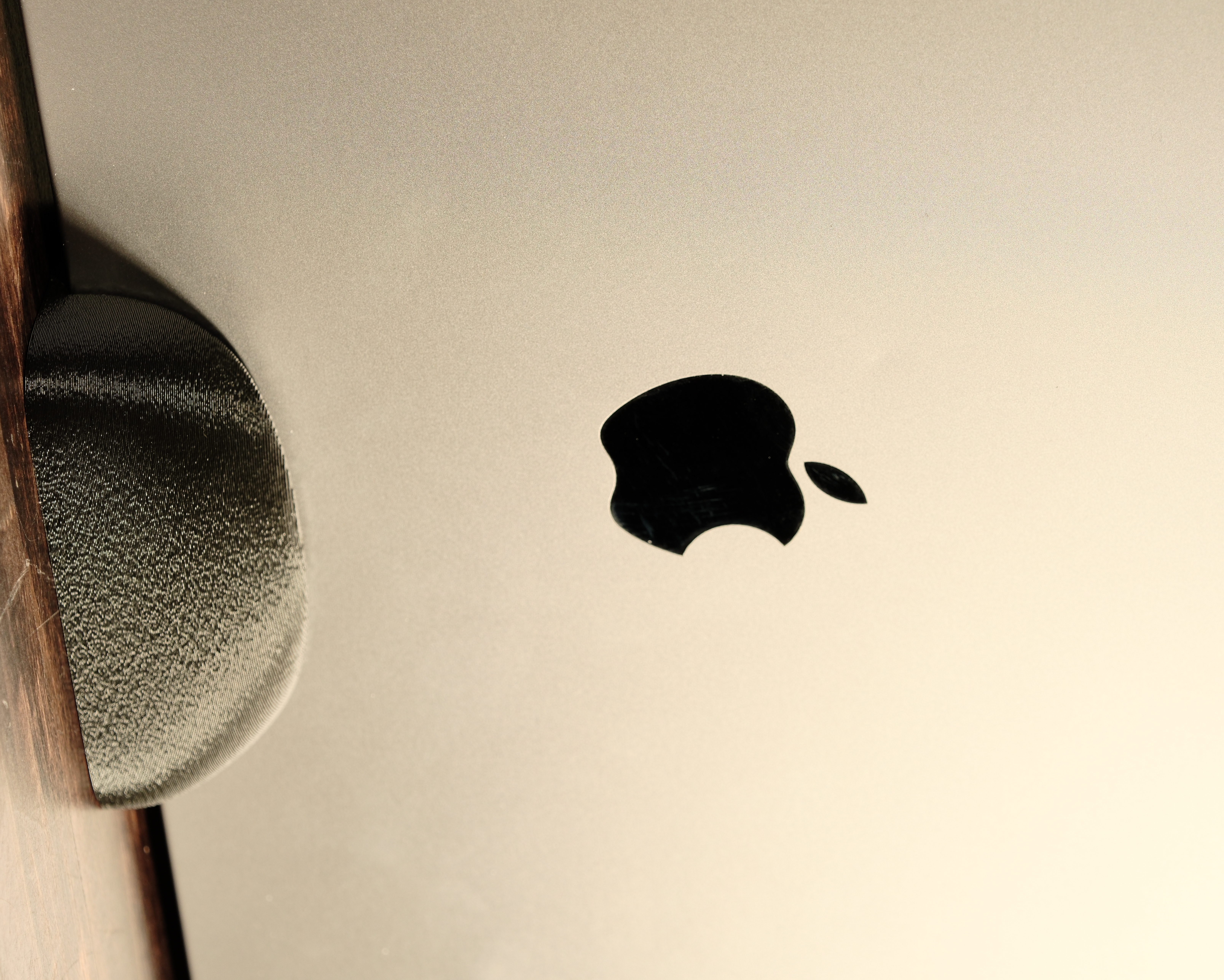 Macbook Pro 14 Inch Desk Stand