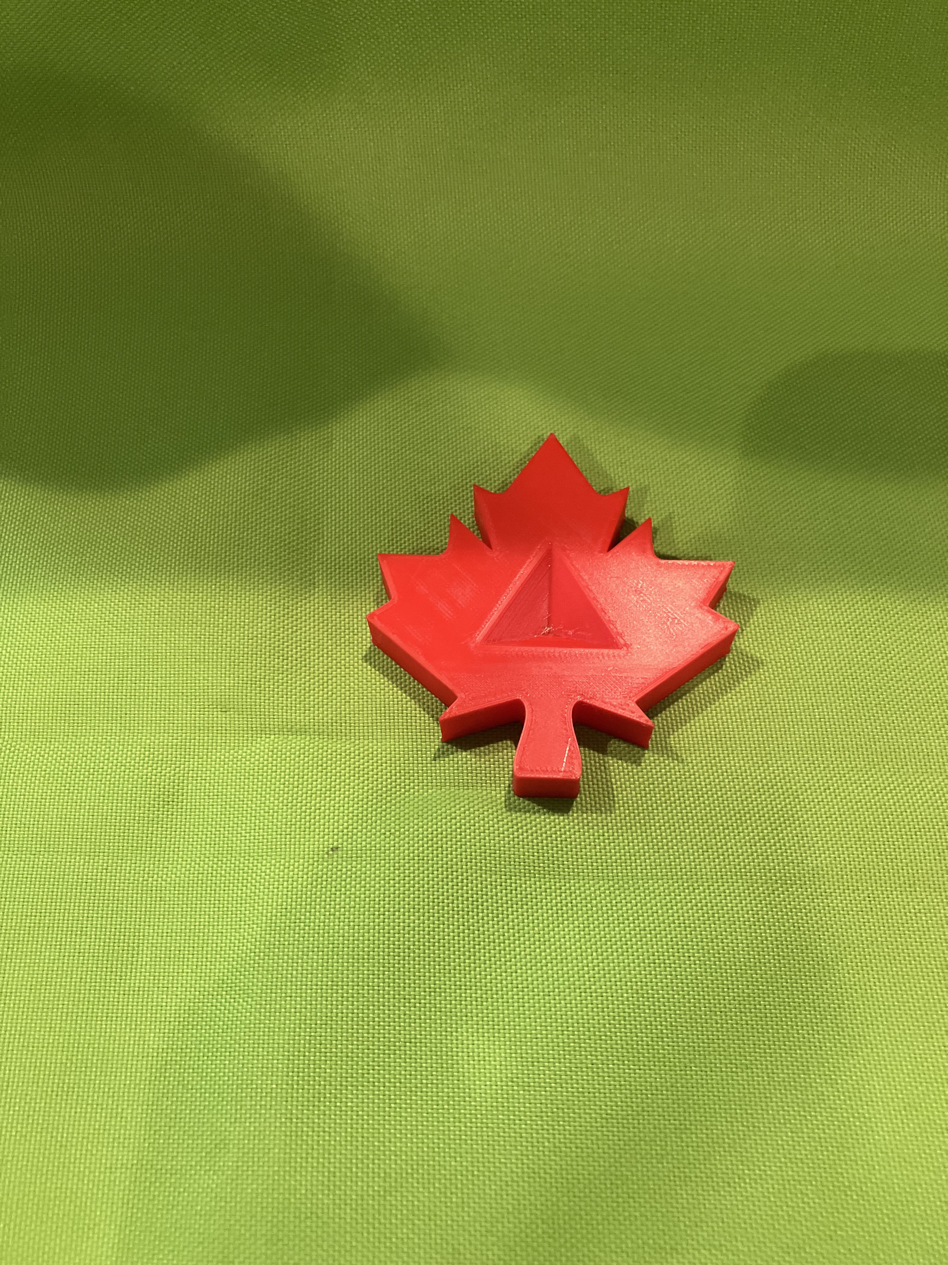 Maple leaf Rubiks cube stand — thumbnail 2