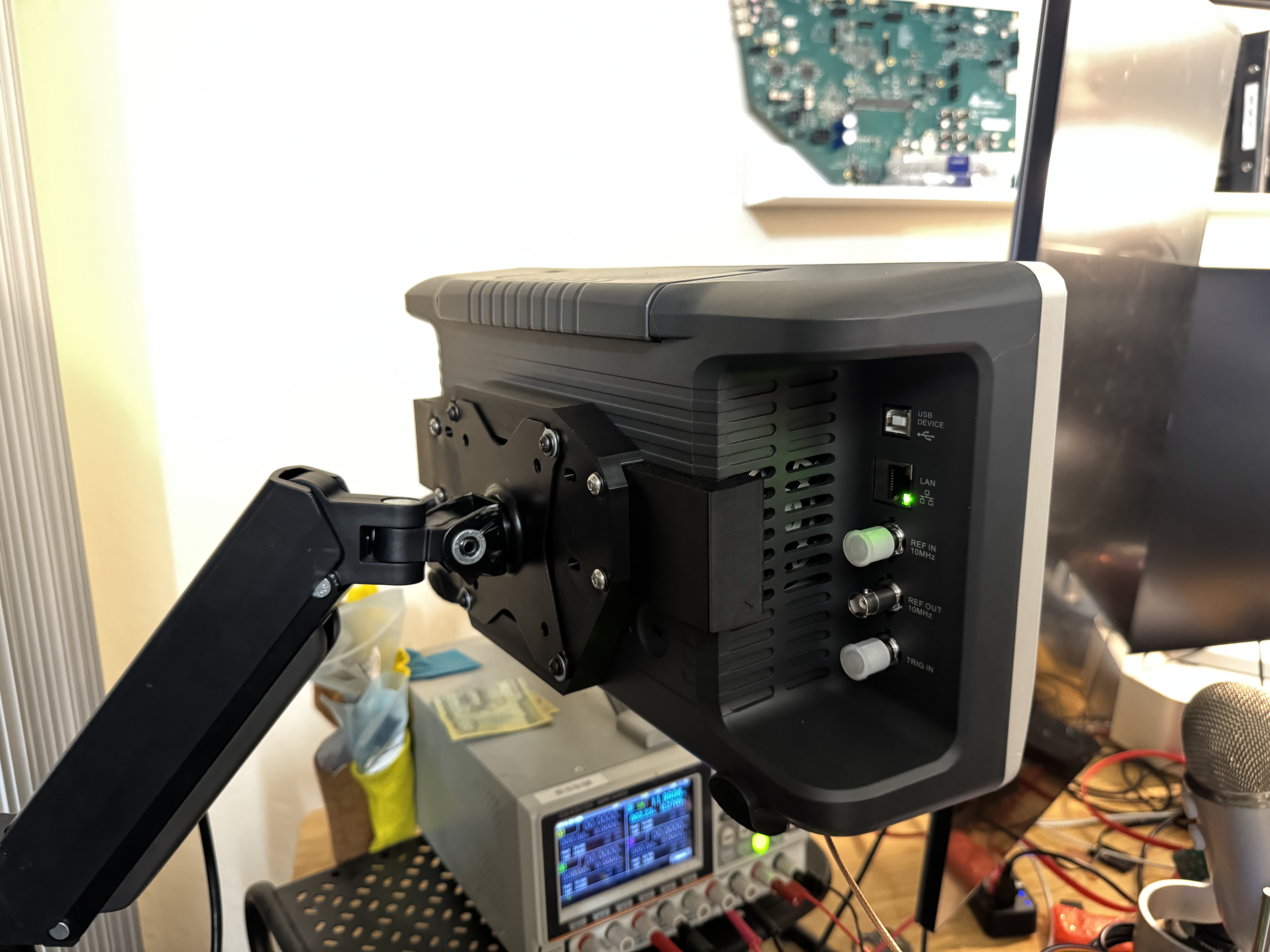 Siglent SSA3000X / SVA1000X VESA mount