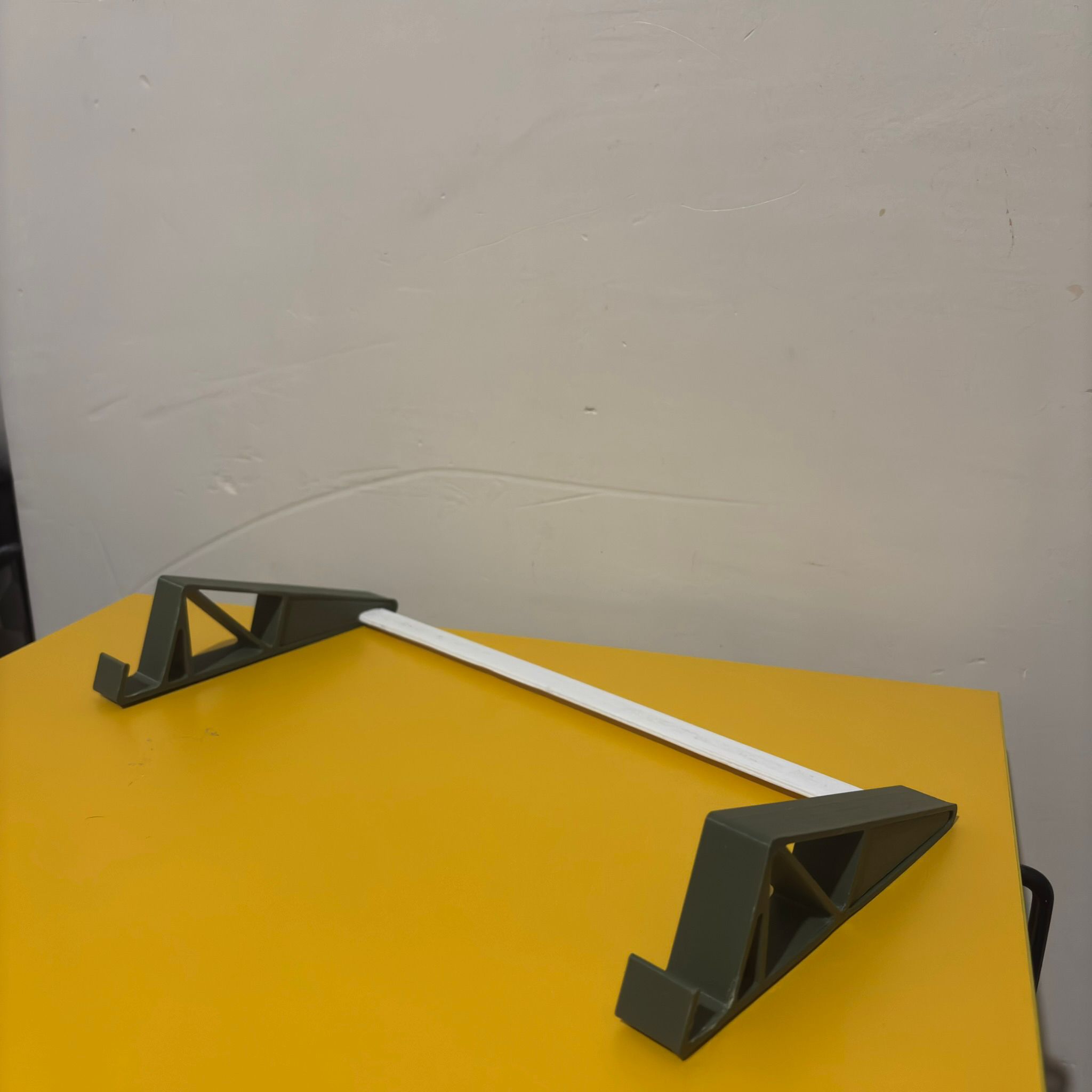 Laptop Stand with Central Support