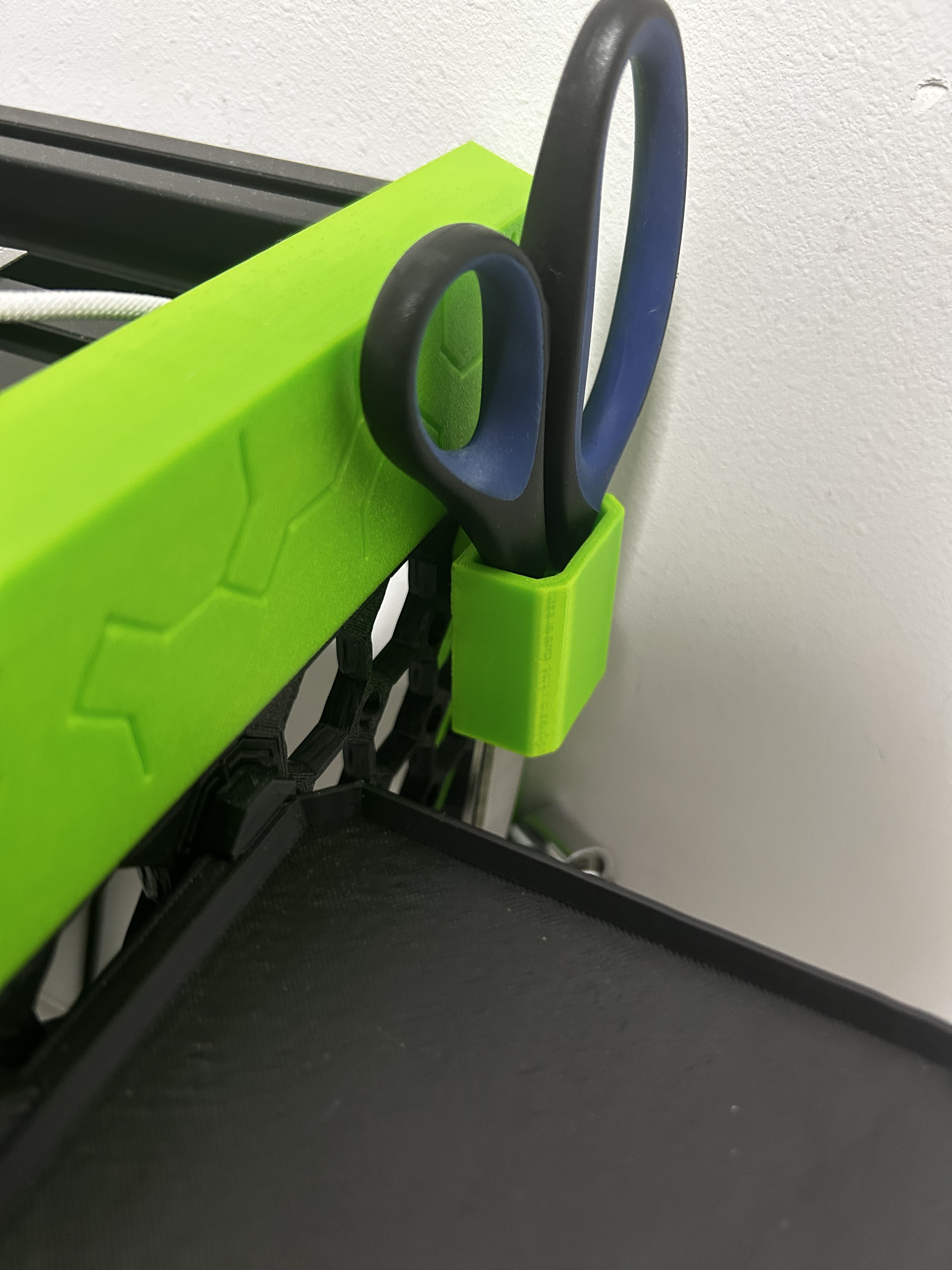 Bolt Locked Scissors Holder for Multiboard