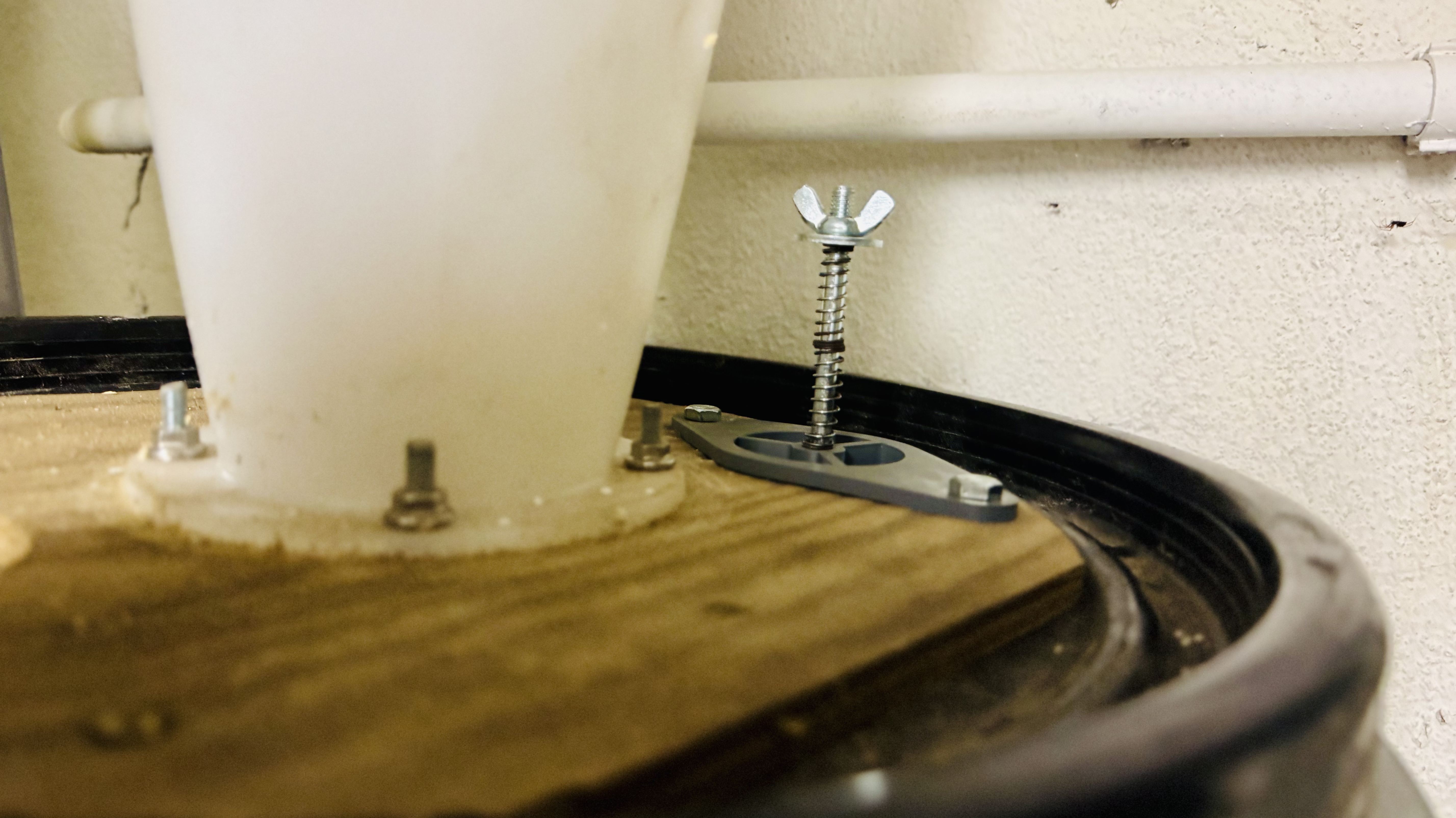 Podtlakový ventil pro separátor pilin / Vacuum Valve for Sawdust separation extraction (Pressure Relief Valve)