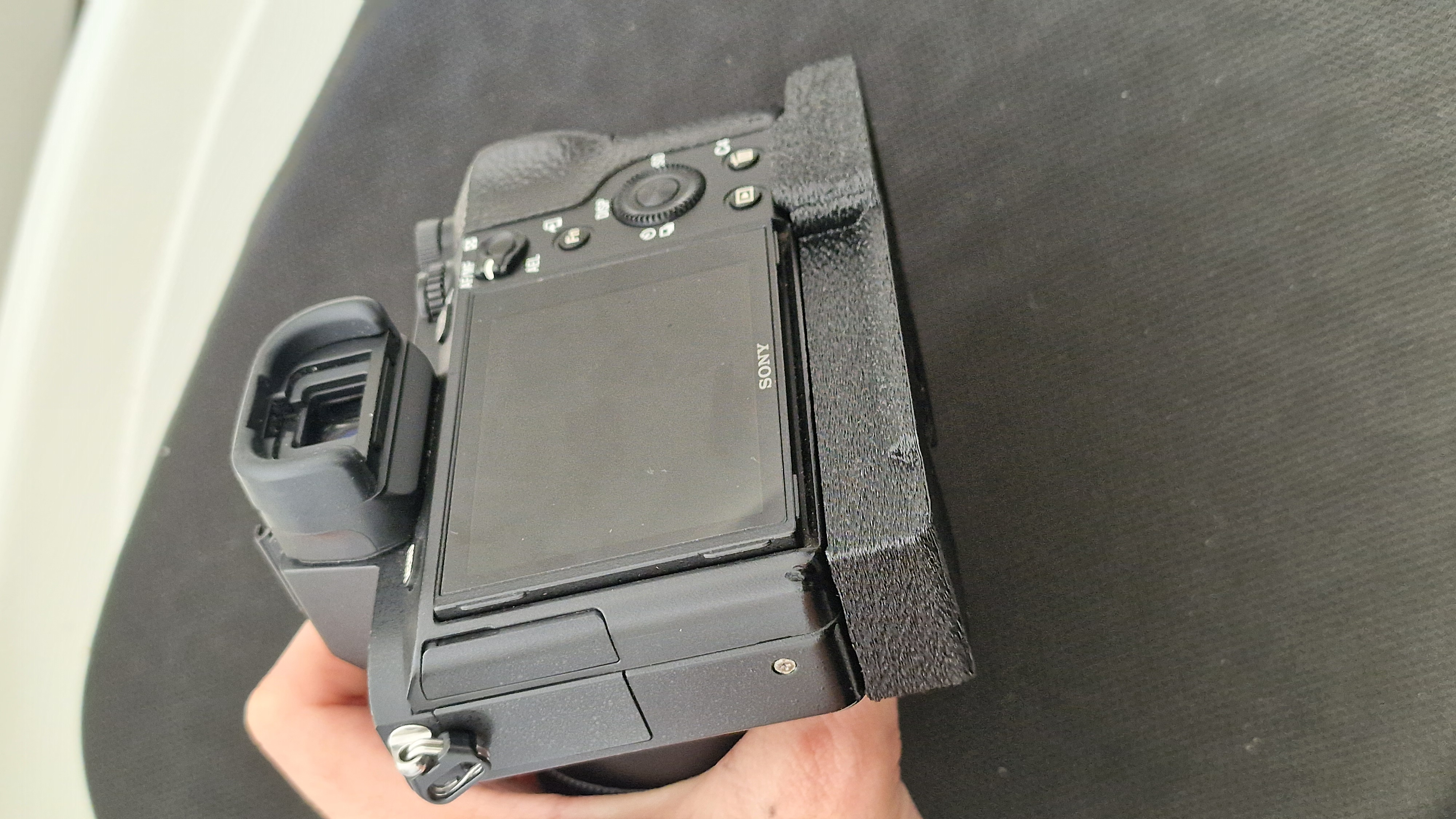 Comf grip with tripod mount for Sony A7ii A72