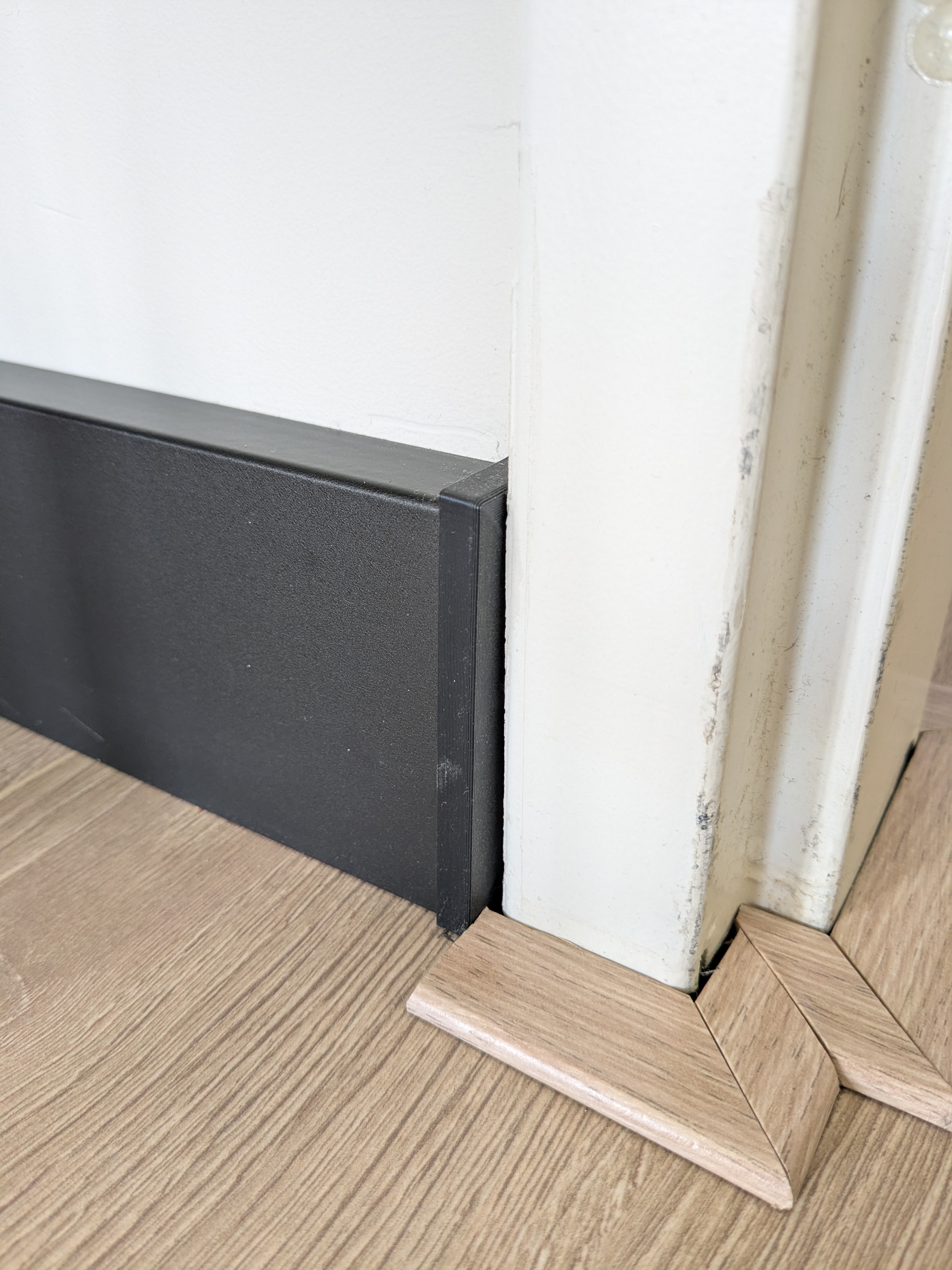 End cap fitting for CanDo skirting board plint 18x80 - 1,8x8