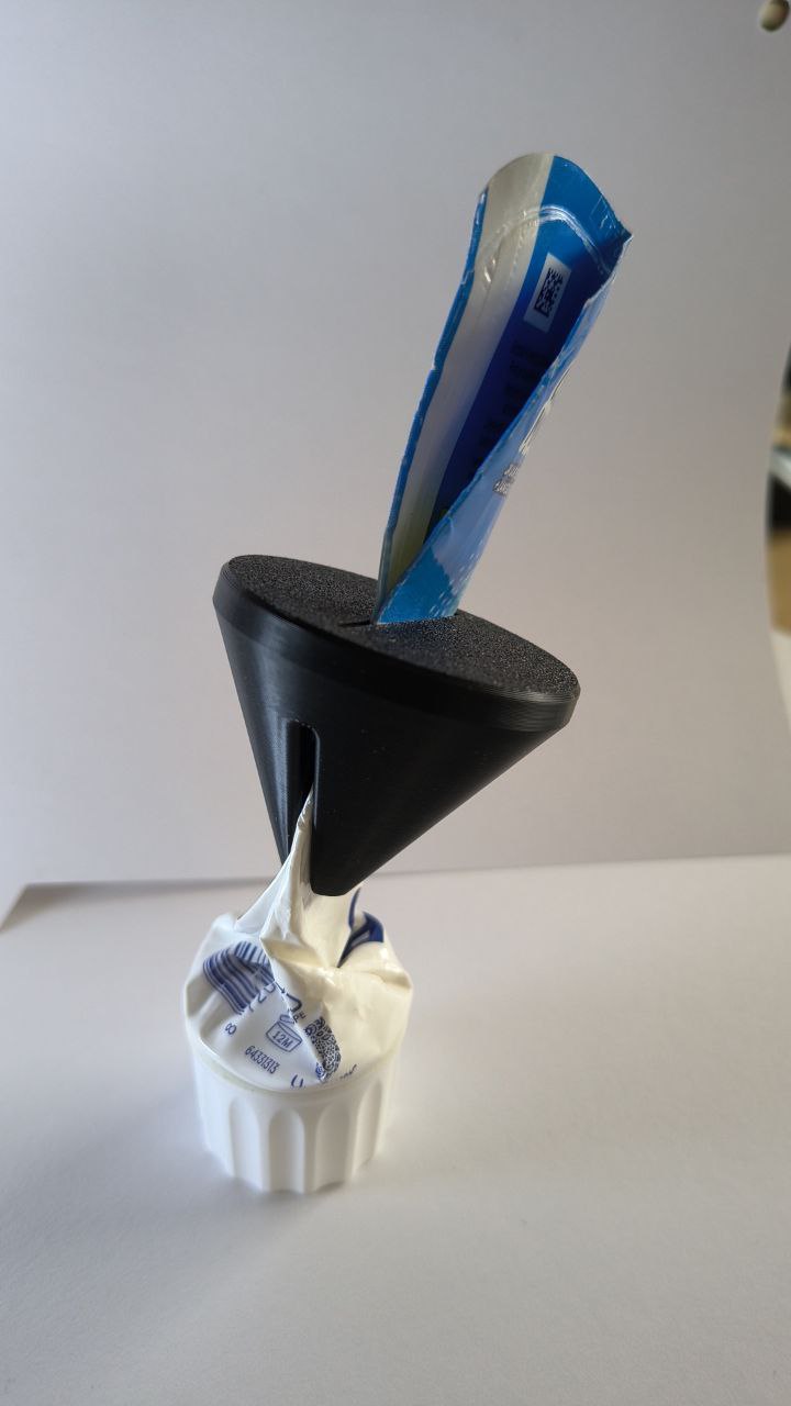Toothpaste squeezer