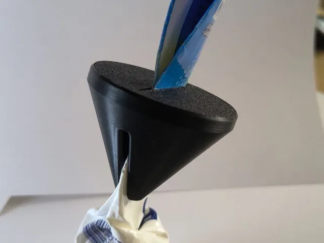Toothpaste squeezer