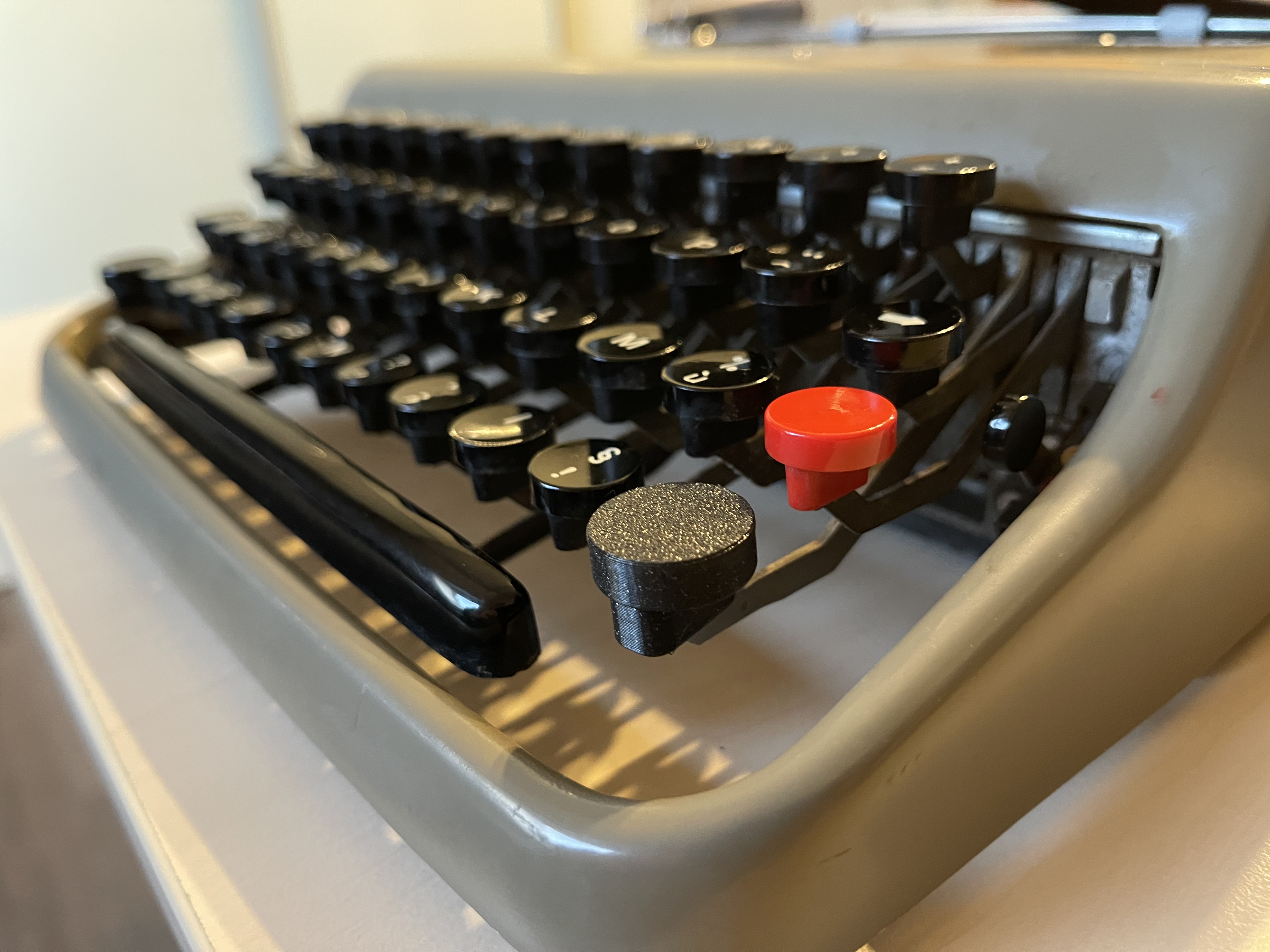 Olivetti Lettera 22 Shift Key