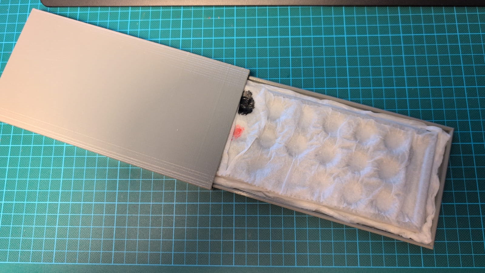 Wet pallet for hobbyists