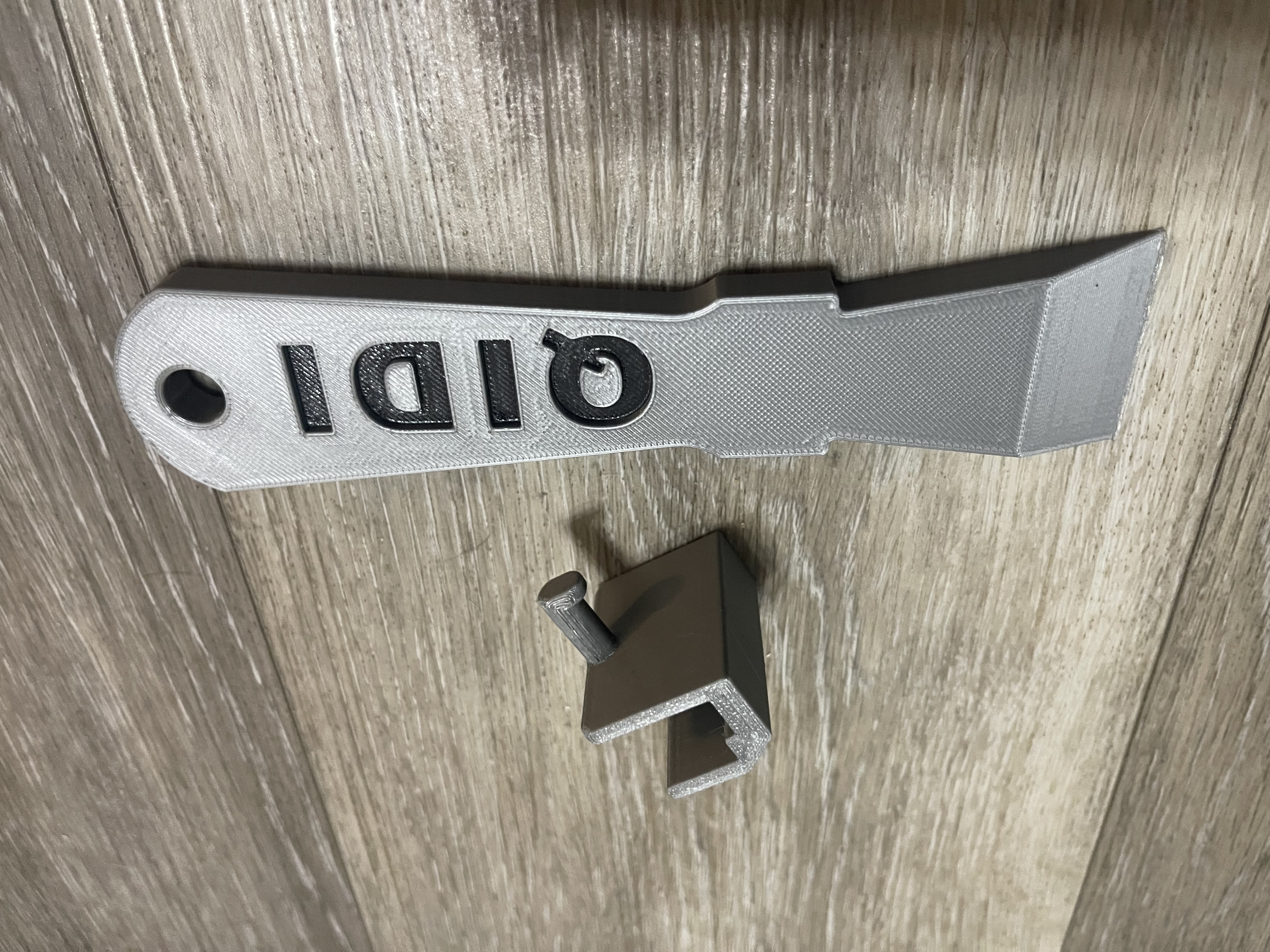 QIDI BED SCRAPER WITH HOOK.  NO QIDI BOX REQUIRED