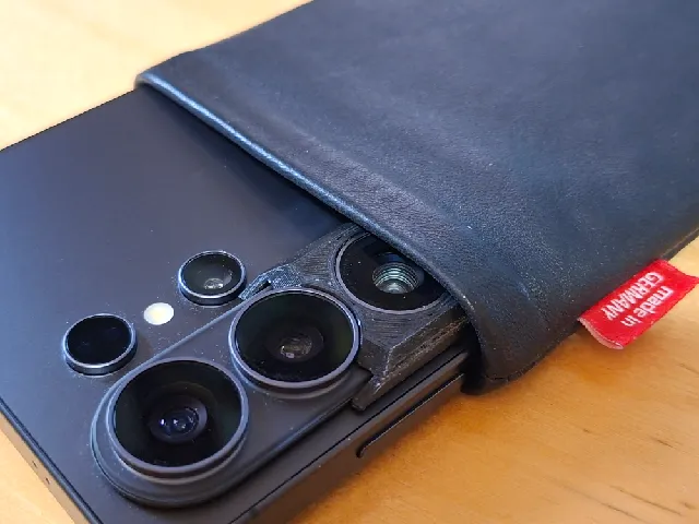 Angled Sliding Ramp for the Camera Bump on the Samsung Galaxy S26 Ultra