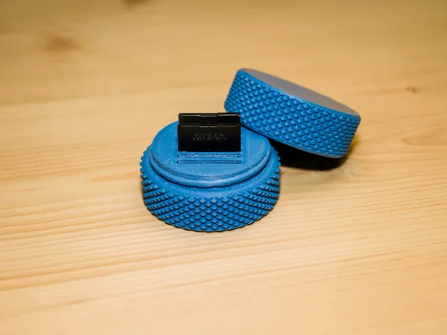 SD card holder with screw mount for 7 SD cards