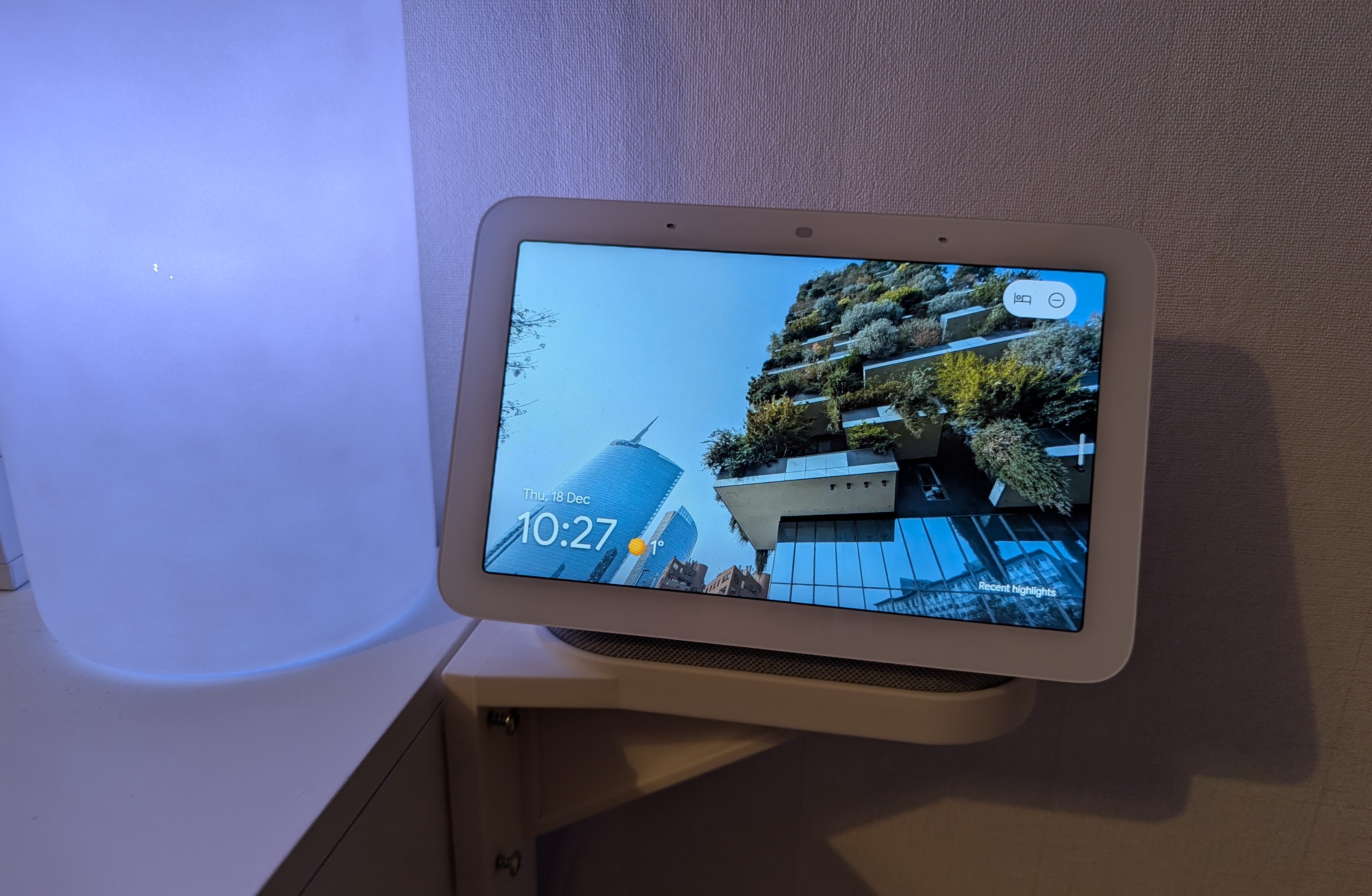 Wall Mount Stand for Google Nest Hub (2nd Gen) – Minimalist