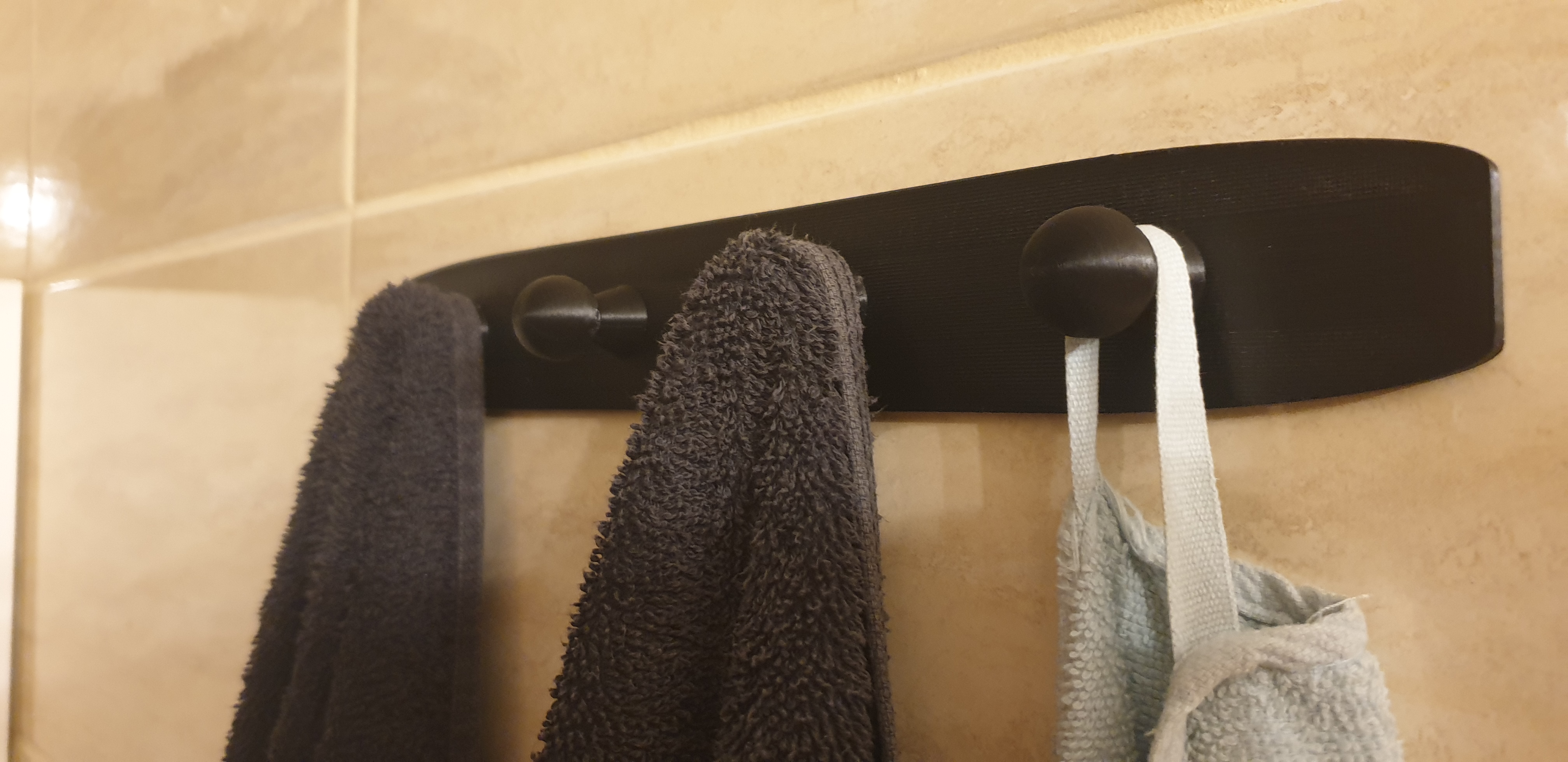 Towel rack for the bathroom without drilling