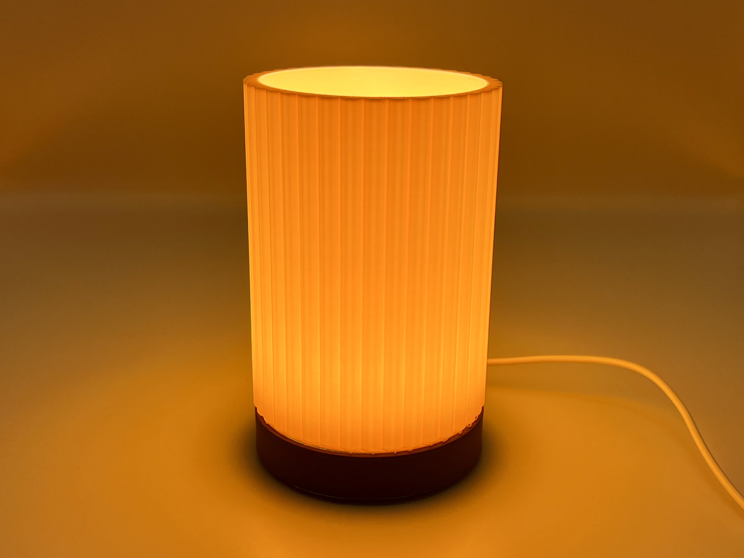 Clean Table Lamp for LED Lamp Kit 001 – Hidden Controller & Cable Management