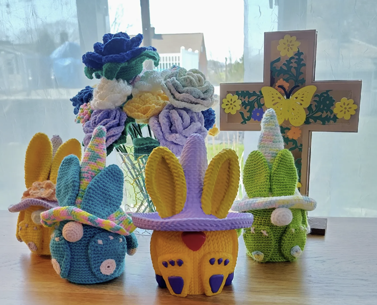 Knitted Gnome Bunny Candy Jar 3D model