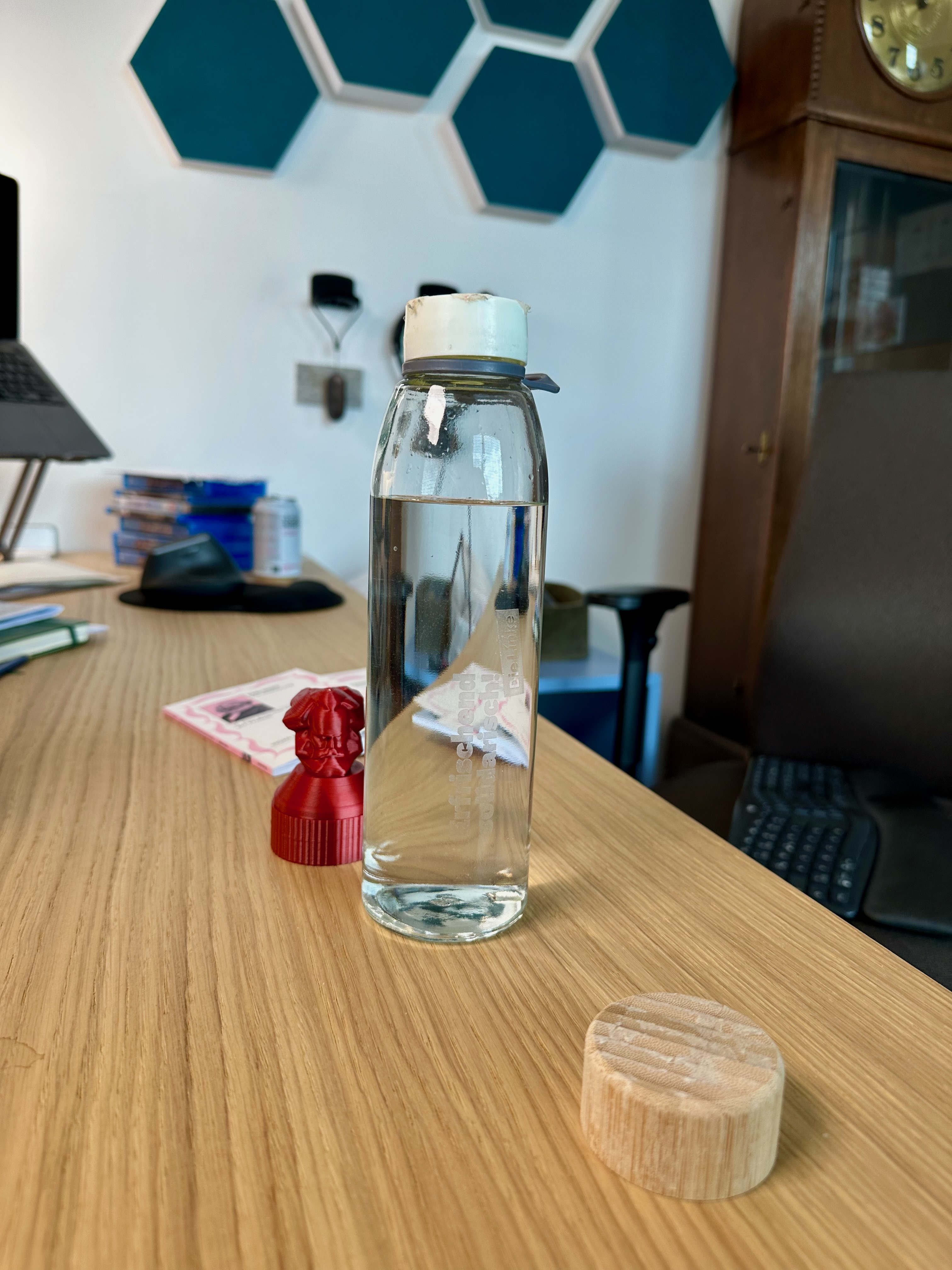 Miniatura 4 do modelo 3D Marx Bottlecap